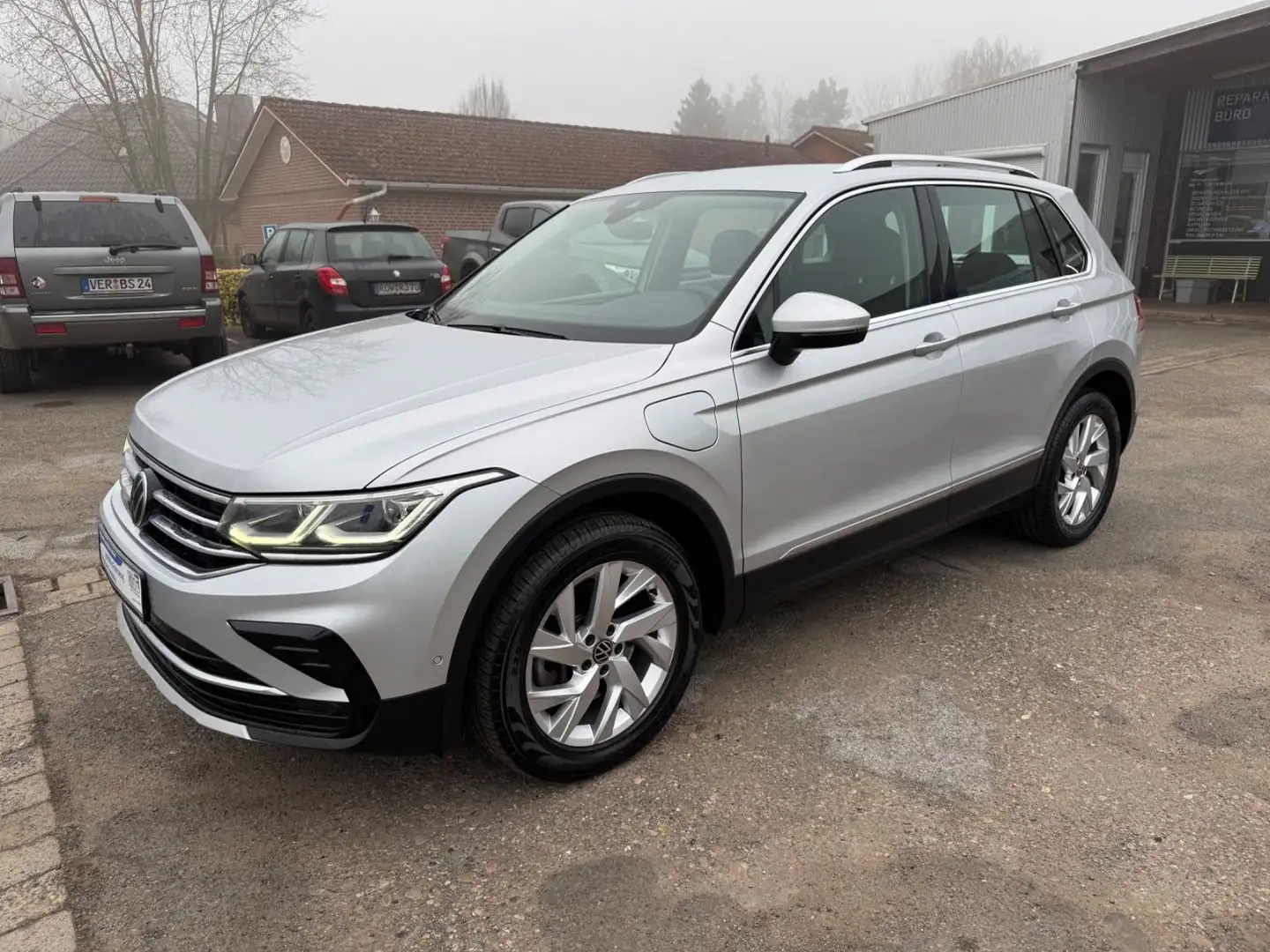 Volkswagen Tiguan Elegance eHybrid Matrix/AHK/Kamera Silber - 1