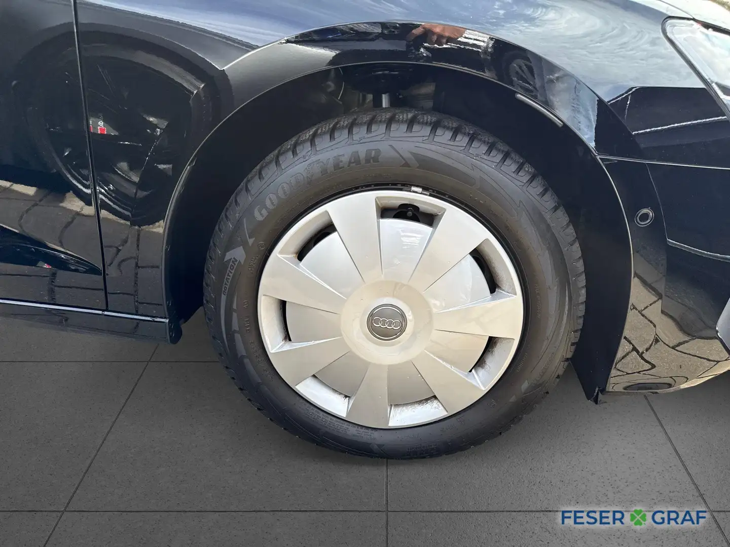 Audi A3 30 TFSI S tro. +Smartphoneinterface+ Schwarz - 2