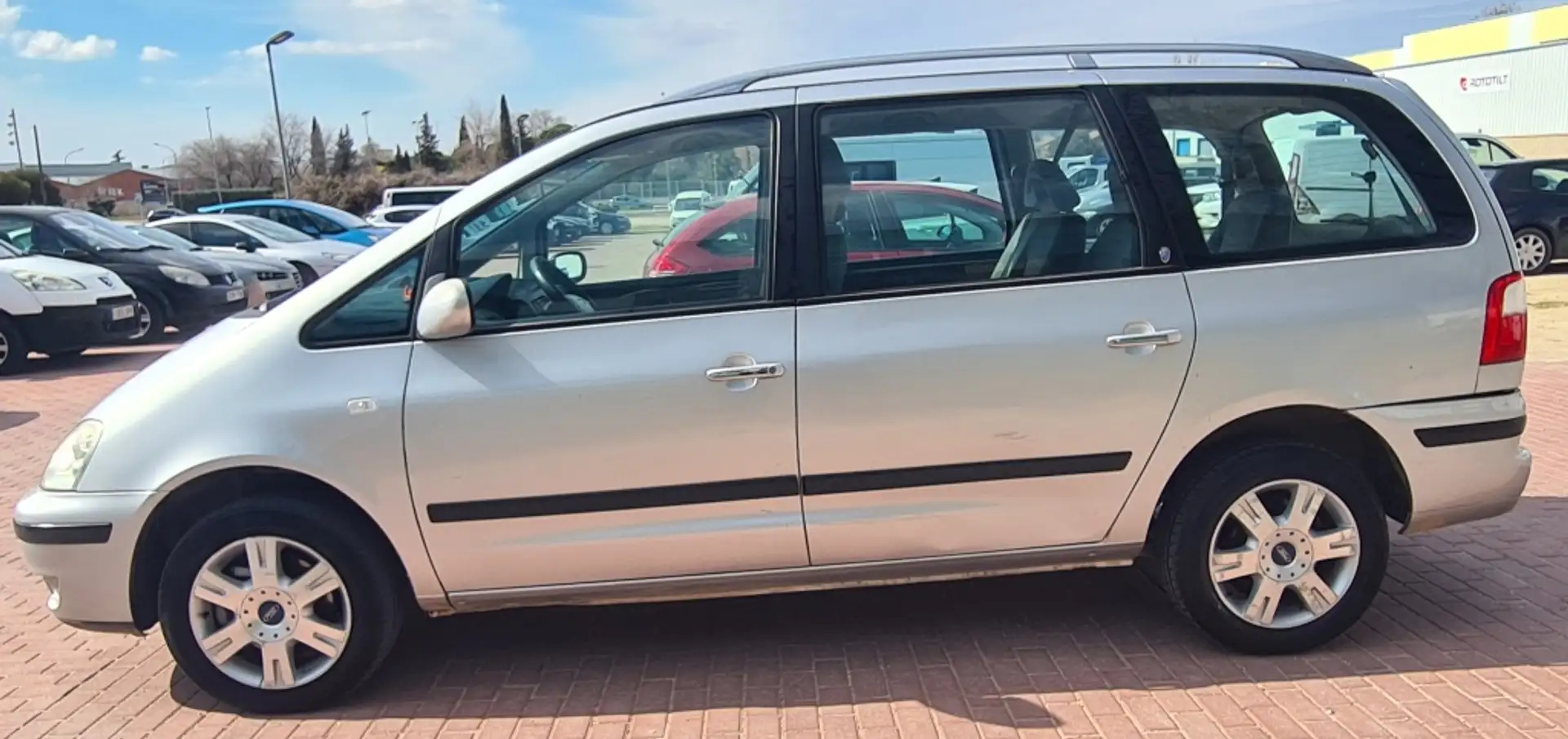 Ford Galaxy 1.9TDi Ghia 150 Gris - 2