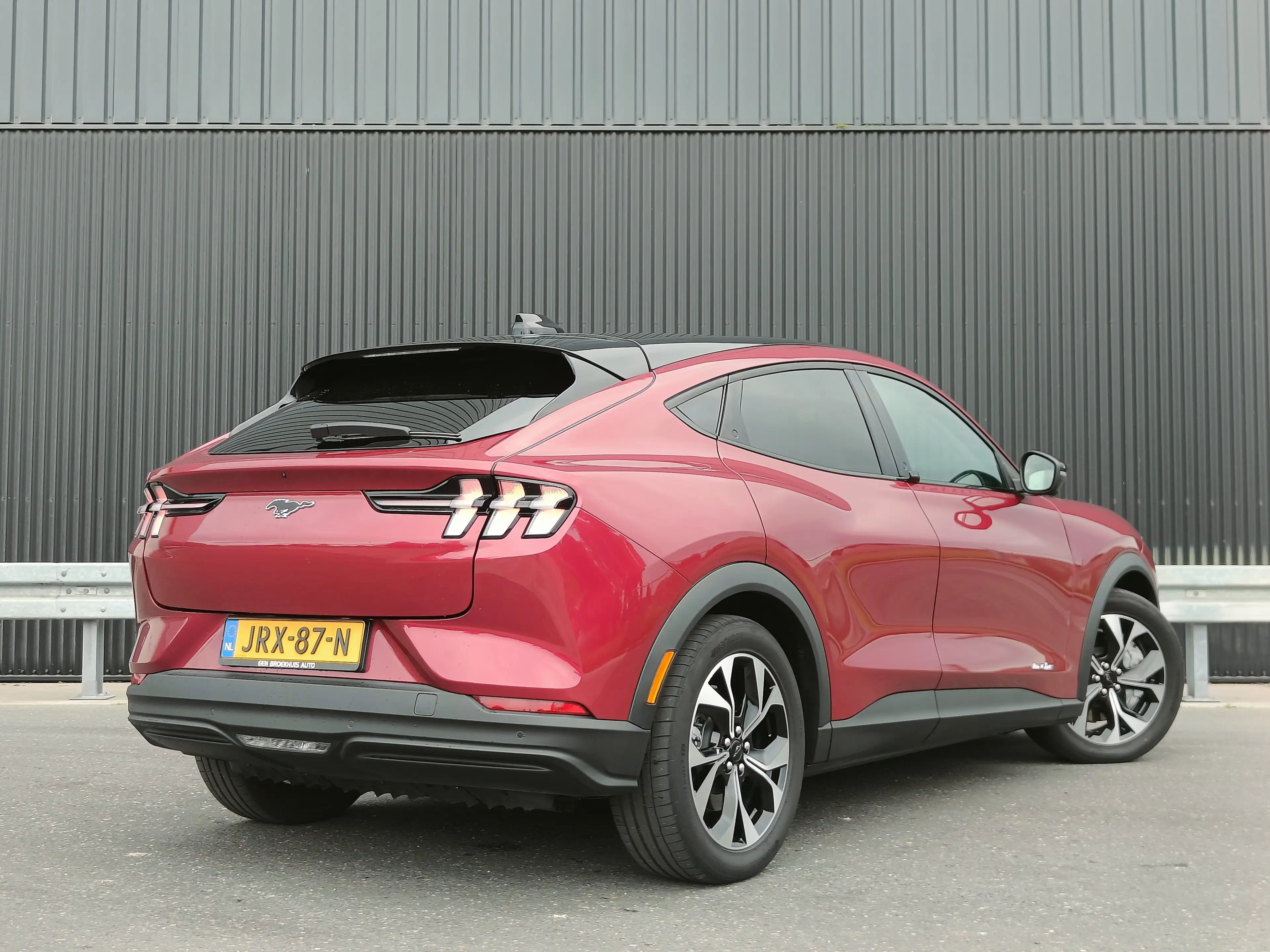 Ford Mustang Mach-E Standard RWD 73 kWh | Technology Plus Pack | Panor — photo 7