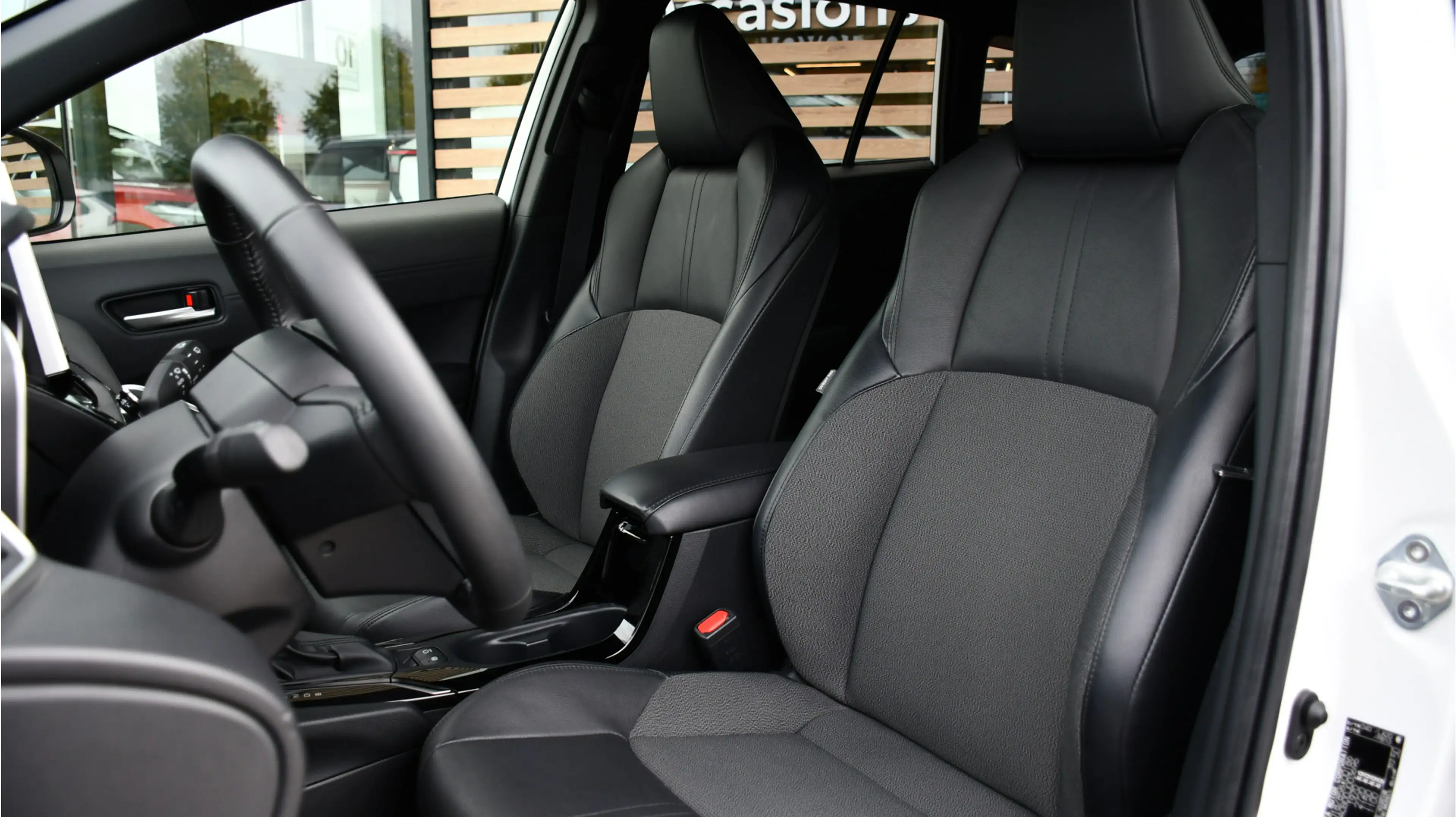 Toyota Corolla Cross 2.0 High Power Hybrid First Edition Automaat 197pk — photo 3