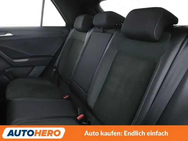 Volkswagen T-Roc view 14