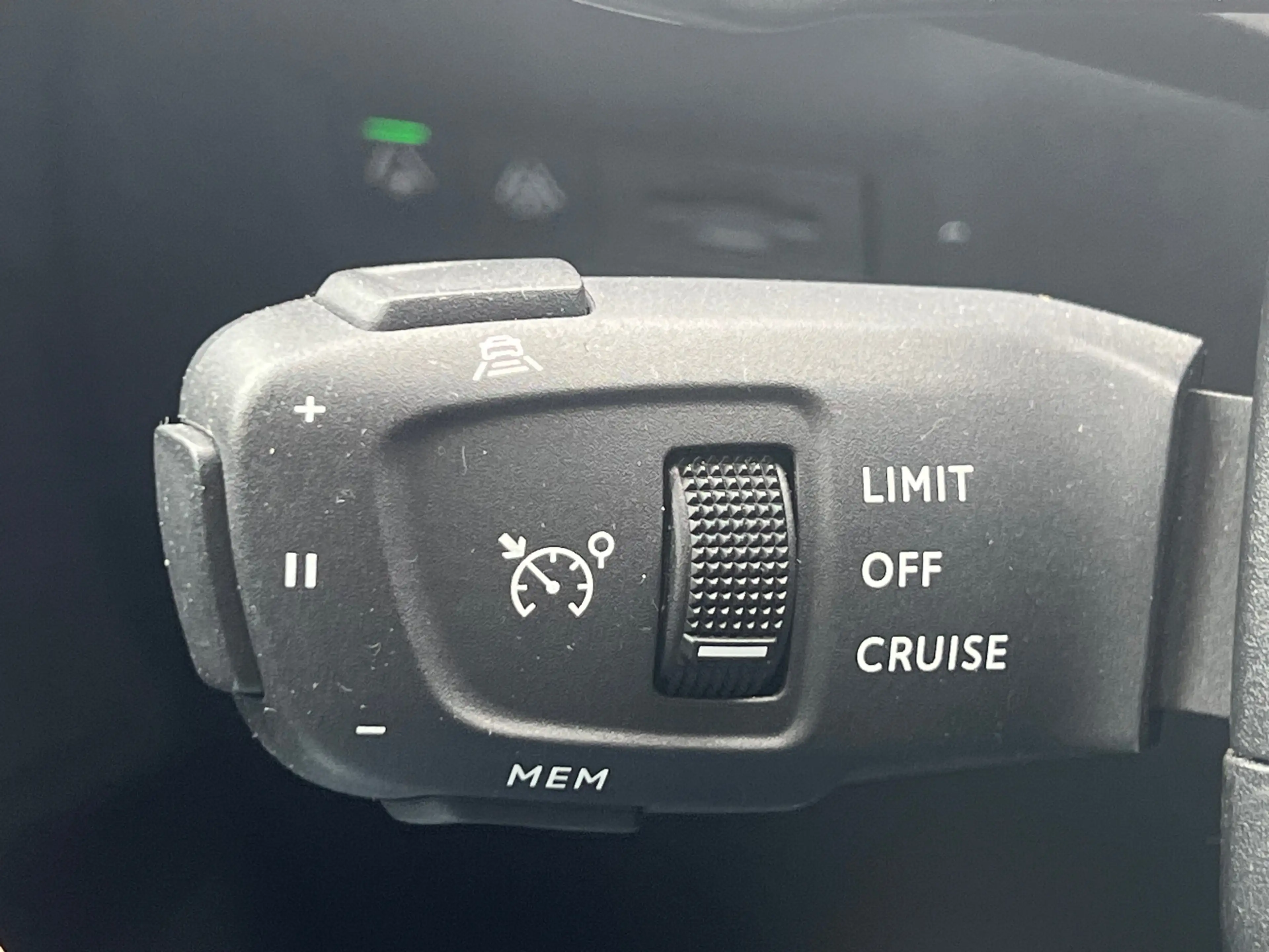 DS Automobiles DS 3 Crossback 1.2 PureTech Grand Chic Navi-Camera-Headup-Keyless — photo 12