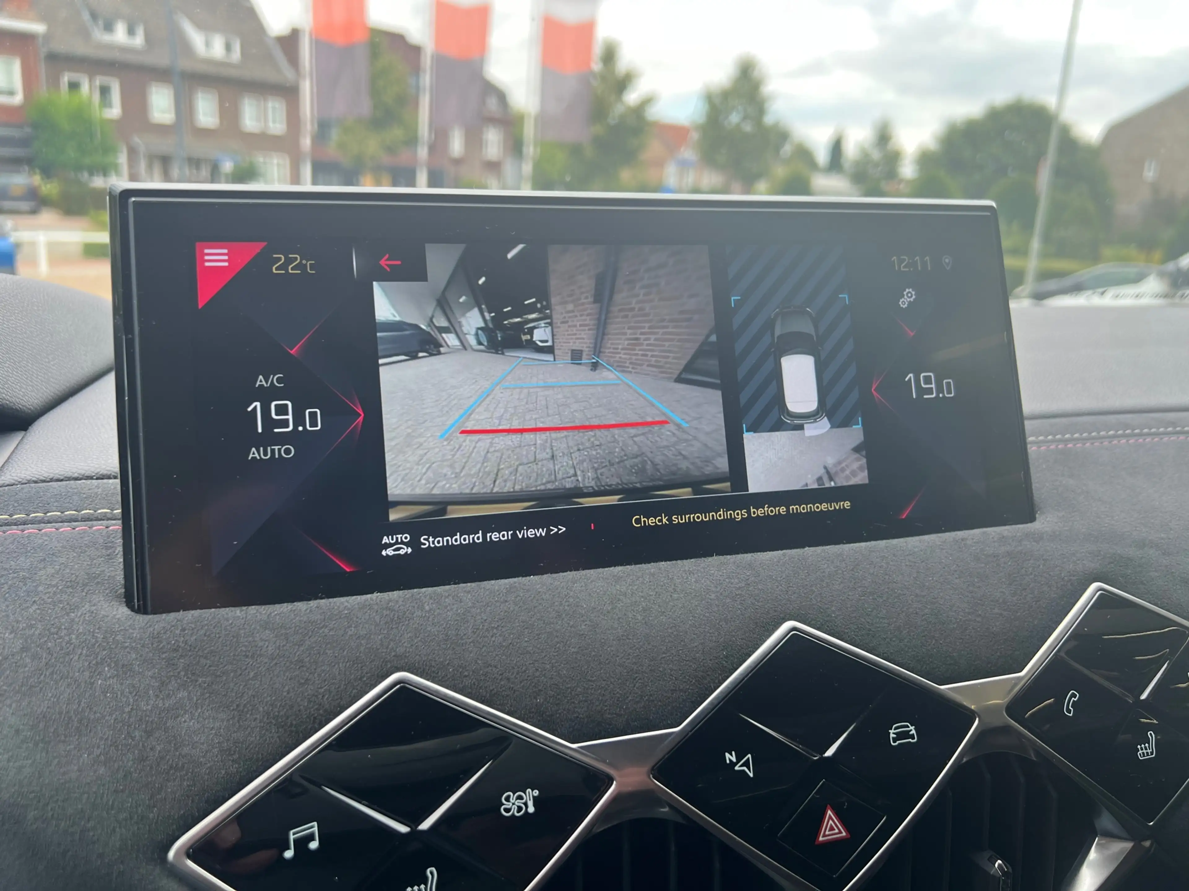 DS Automobiles DS 3 Crossback 1.2 PureTech Grand Chic Navi-Camera-Headup-Keyless — photo 11