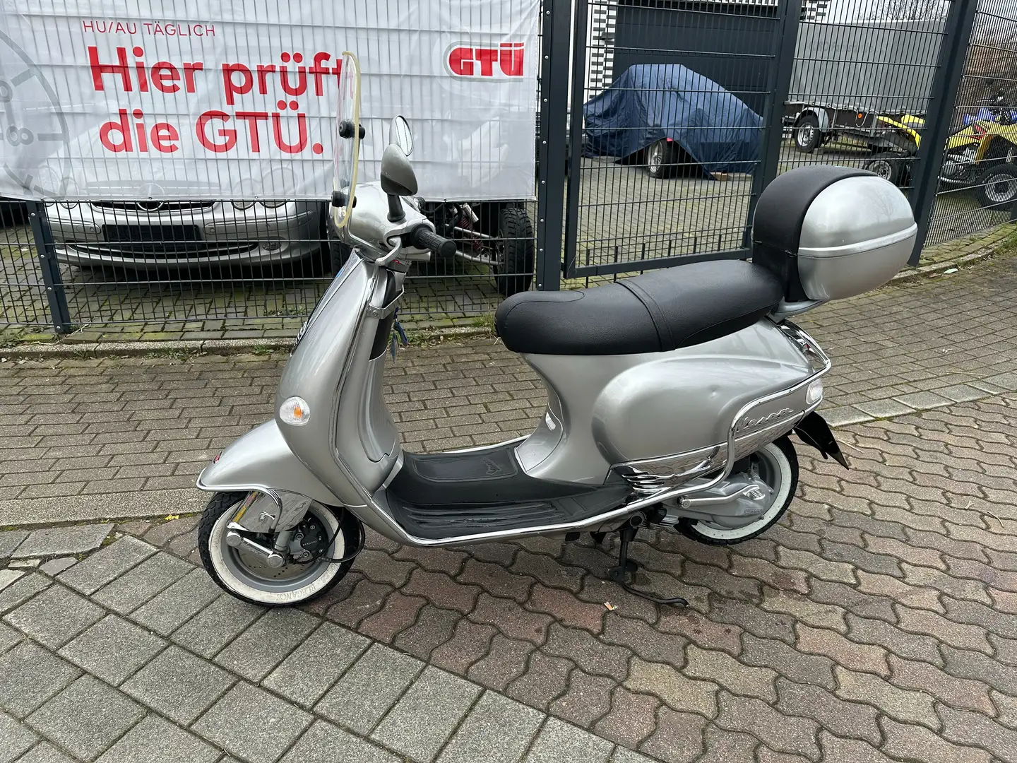 Vespa ET 4 Schöne Gepflegte Vespa ET 4 125 Aus 1.Hand Silver - 1