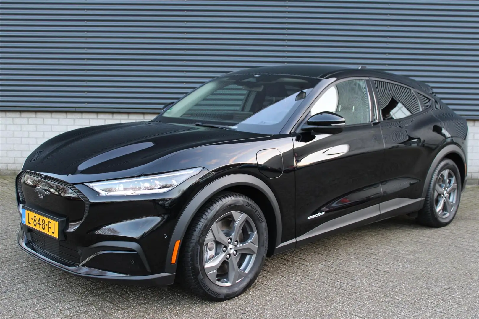 Ford Mustang Mach-E 75kWh 258pk I Technology Pack + I Handsfree Achter Noir - 2