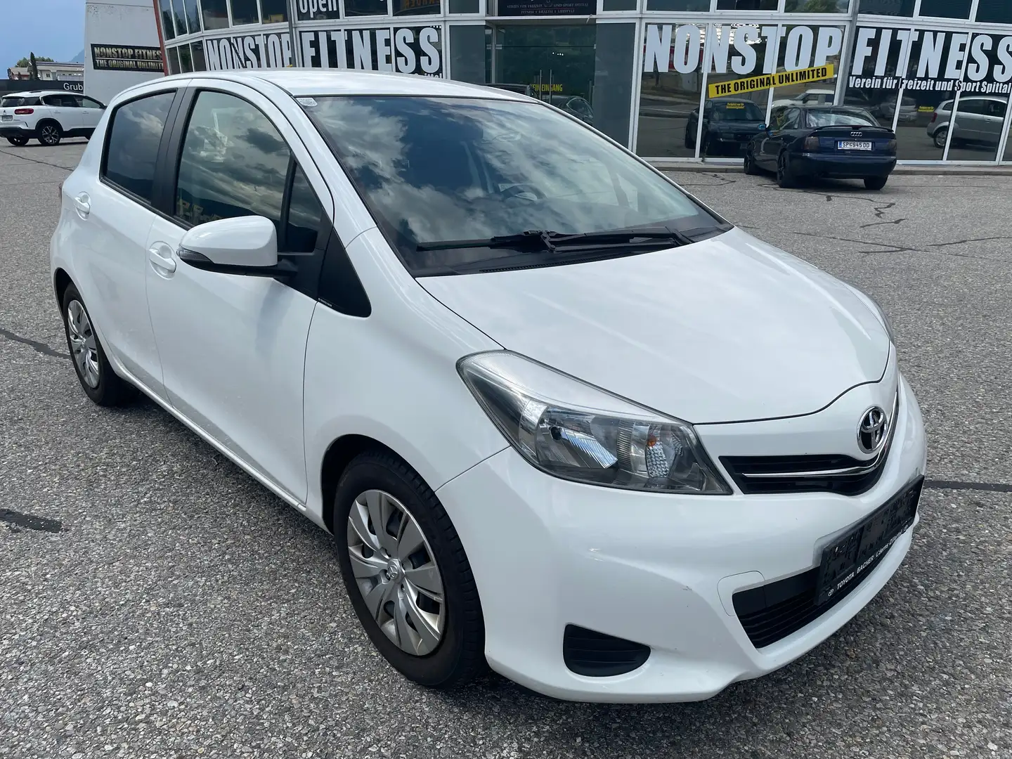 Toyota Yaris 1,0 VVT-i Active Wit - 2