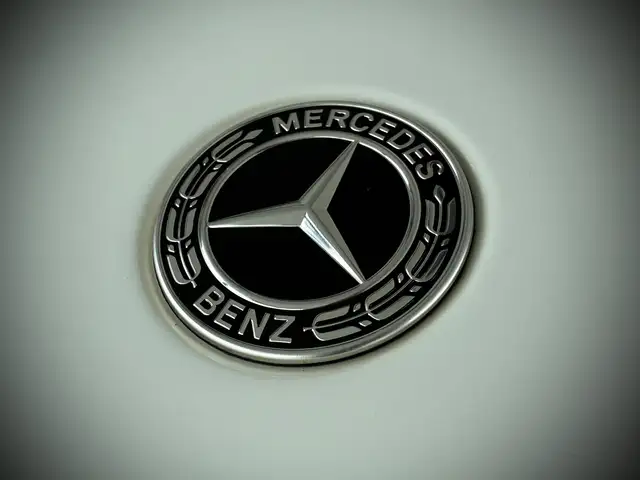 Mercedes-Benz 250 view 4