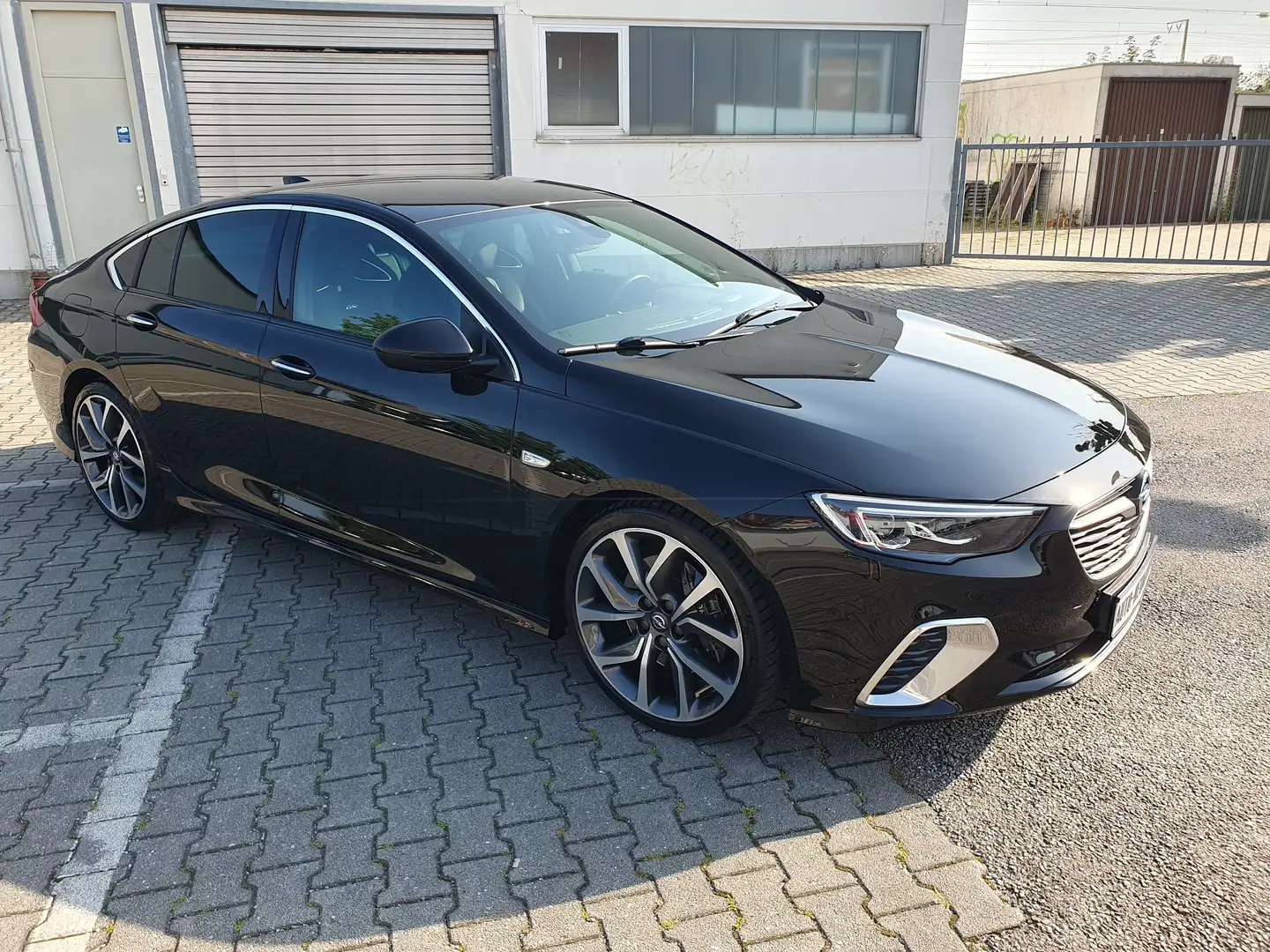 Opel Insignia Insignia 2.0 Turbo *GSI / 4x4 / Leder / Navi* Schwarz - 2