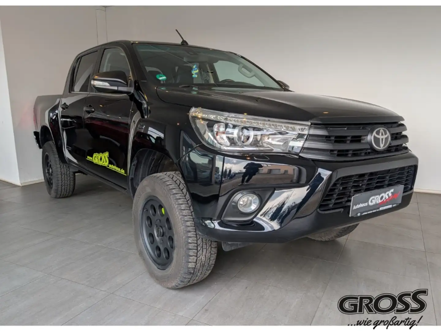 Toyota Hilux Double Cab Executive 4x4 2.4 D-4D Leder LED DAB SH Fekete - 2