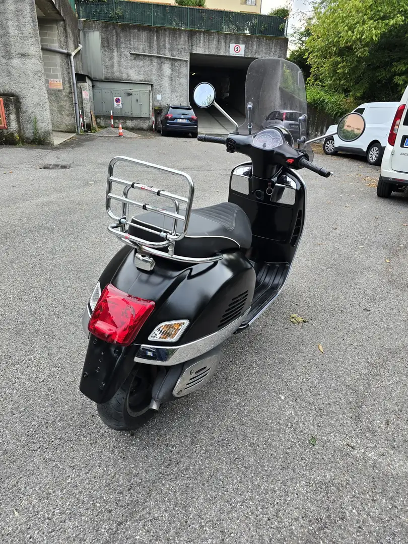 Vespa GTS Super Sport 300 Чорний - 2