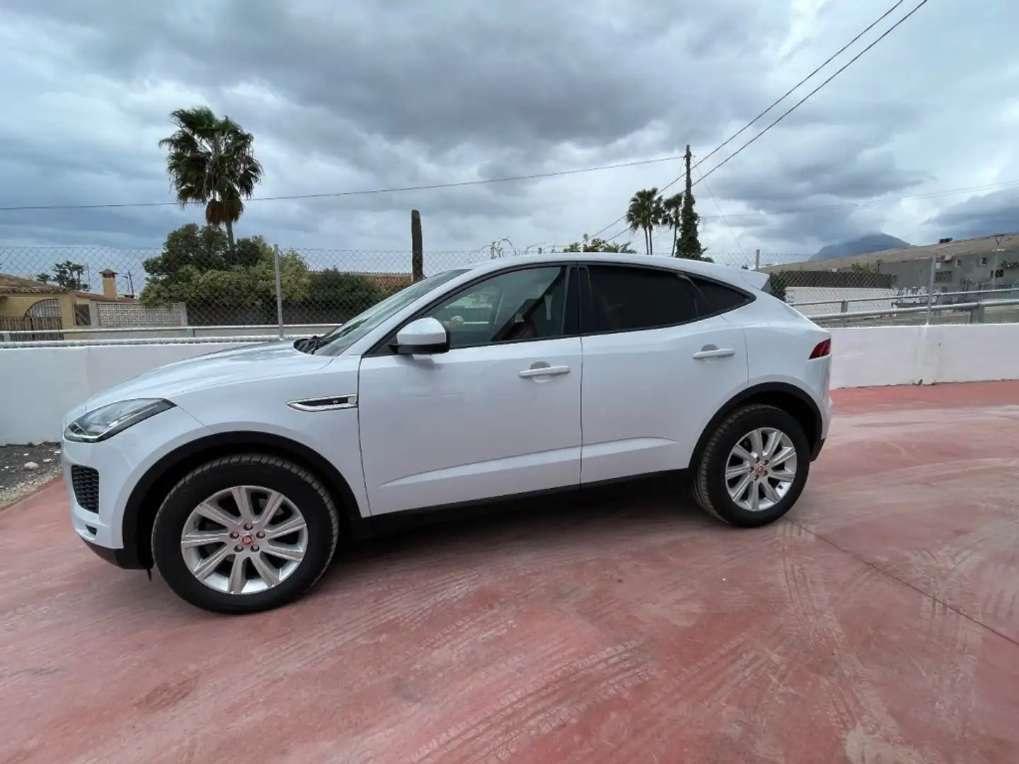 Jaguar E-Pace 2.0D I4 HSE AWD Aut. 150 Blanco - 2