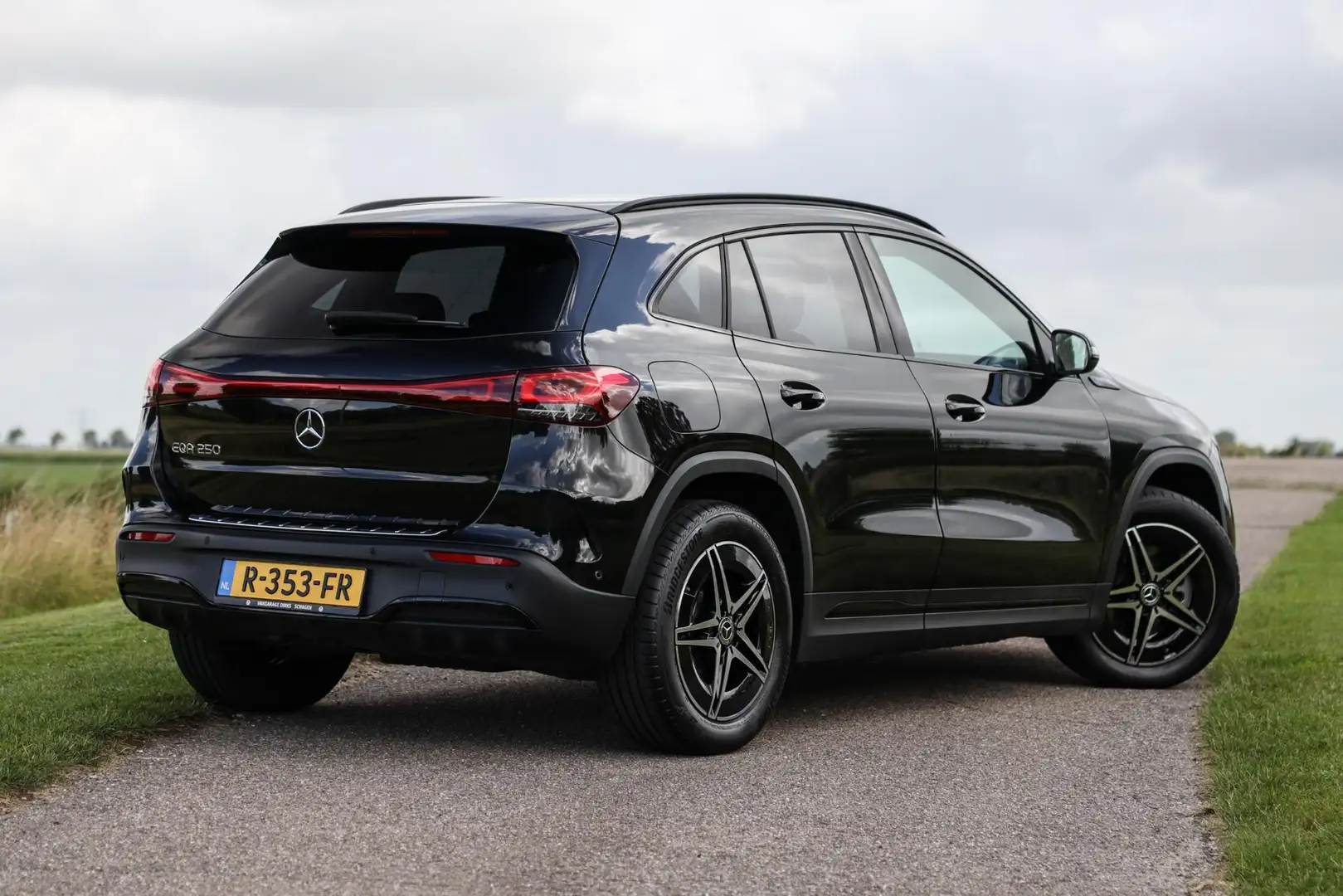 Mercedes-Benz EQA 250 AMG Night 67 kWh ✅ LED ✅ Leder ✅ Trekhaak Negro - 2