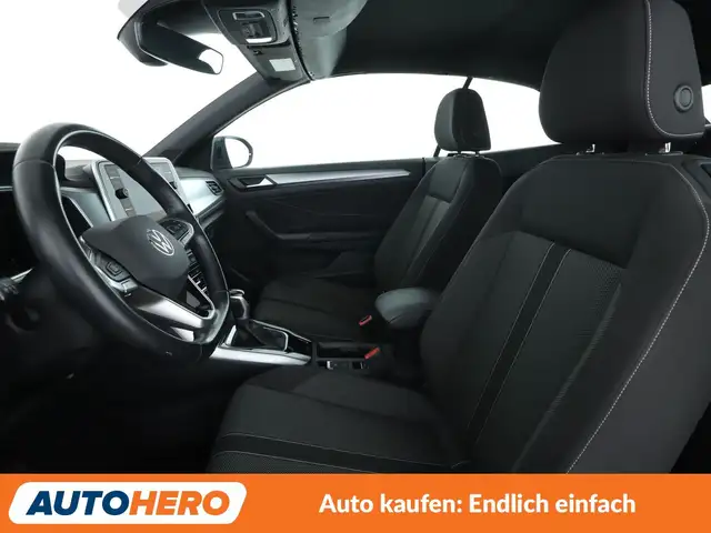 Volkswagen T-Roc view 10