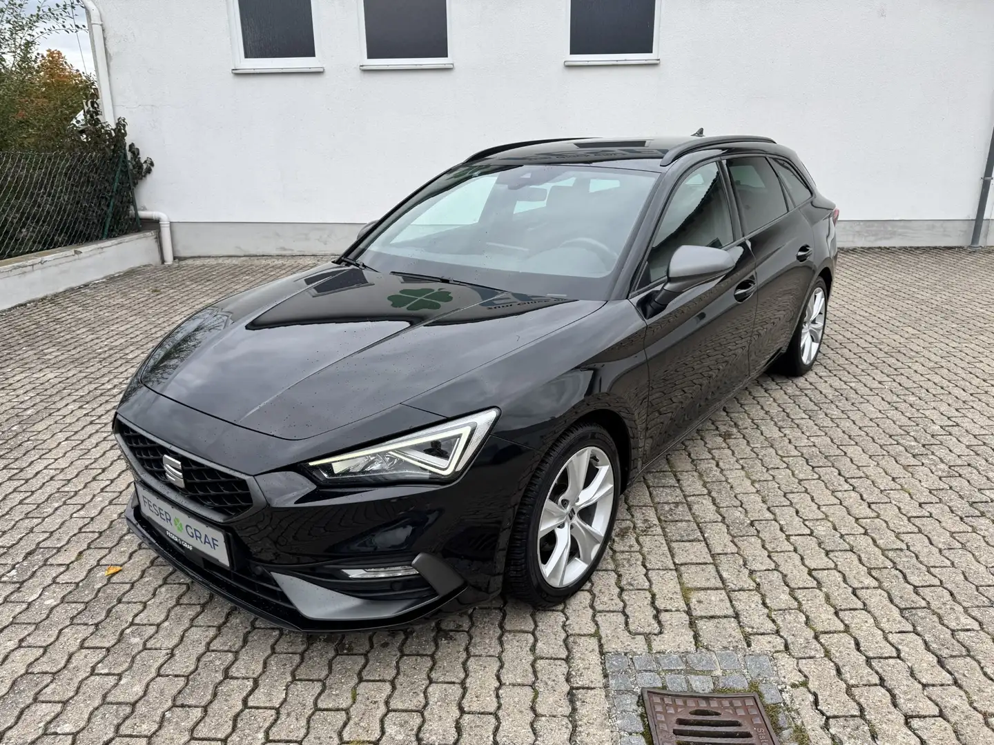 SEAT Leon Sportstourer FR 1.5 eTSI DSG ACC KAMERA KESSY LED Zwart - 2