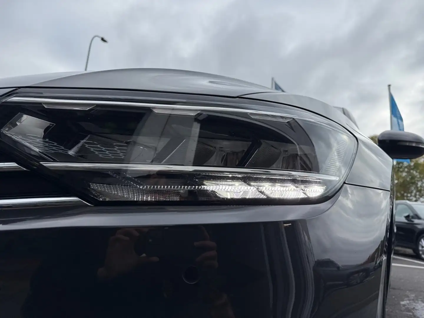 Volkswagen Passat Variant 2,0 l TDI 4MOTION DSG Grau - 2