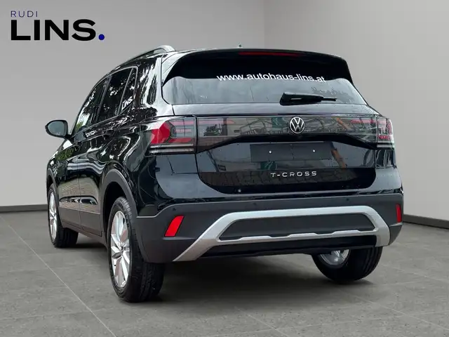 Volkswagen T-Cross view 3