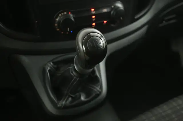 Mercedes-Benz Vito view 17