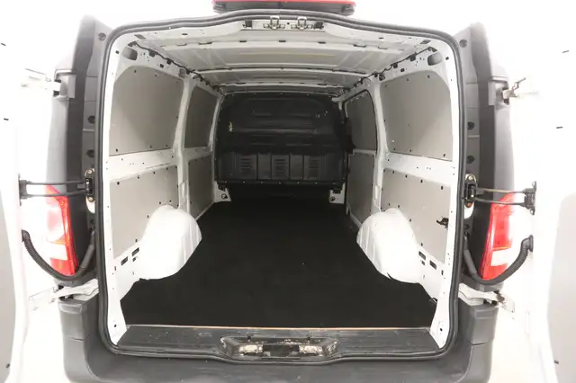 Mercedes-Benz Vito view 3
