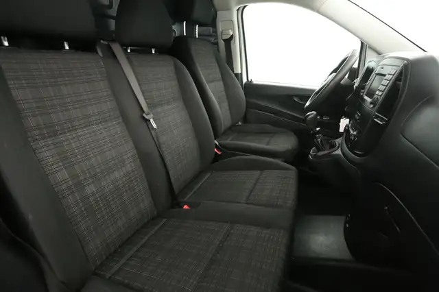Mercedes-Benz Vito view 9
