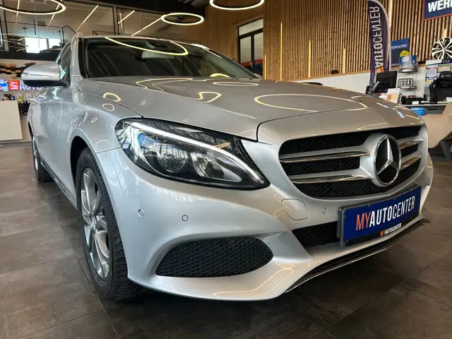 Mercedes-Benz C-Class view 3