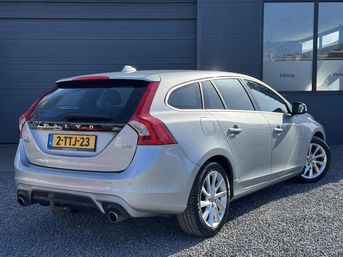 Volvo V60 1.6 D2 R-Design 1e Eigenaar,Afn.Trekhaak,Dealer On Gris - 2