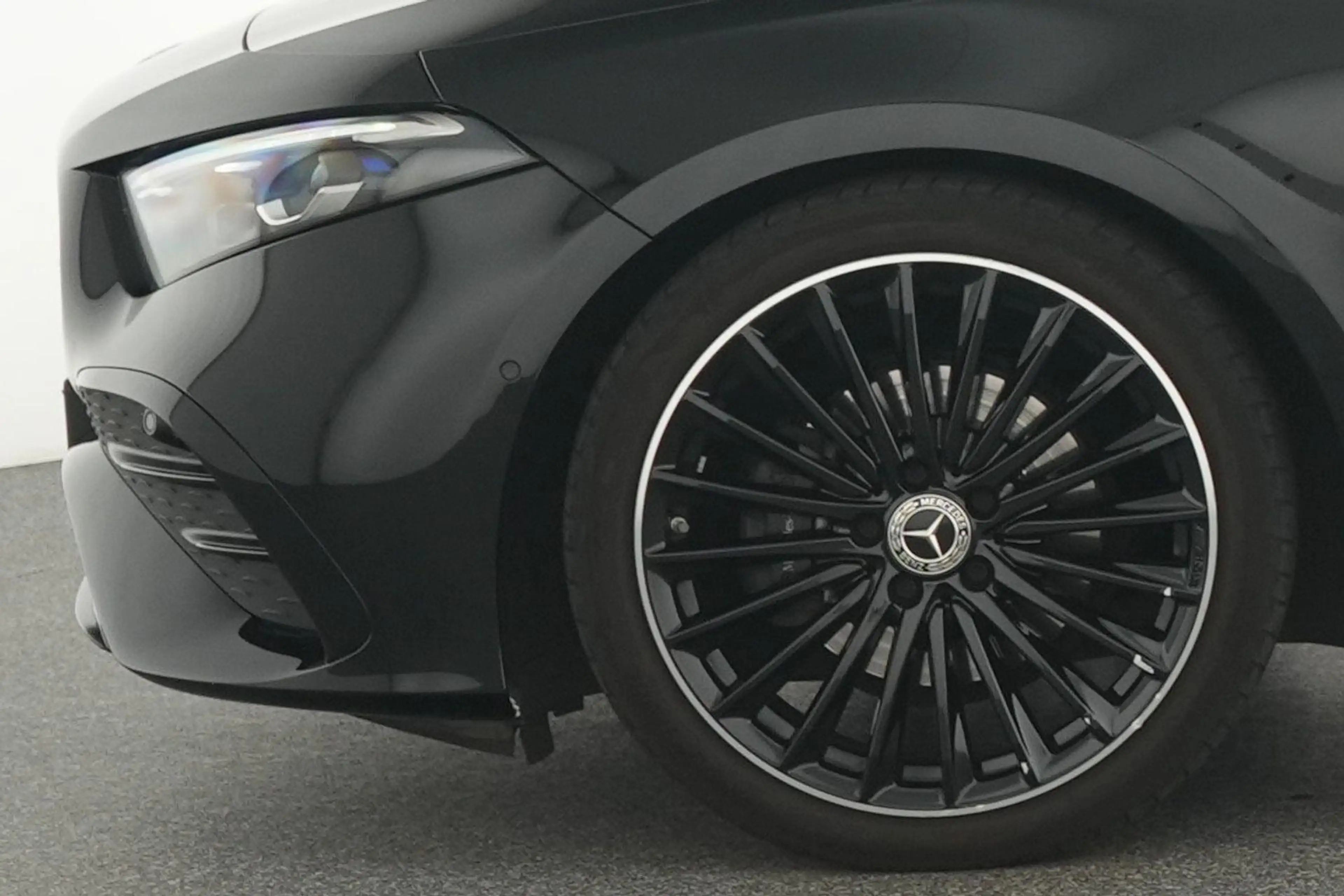 Mercedes-Benz A 180 AMG Line - Pack Night - Top Options — photo 5
