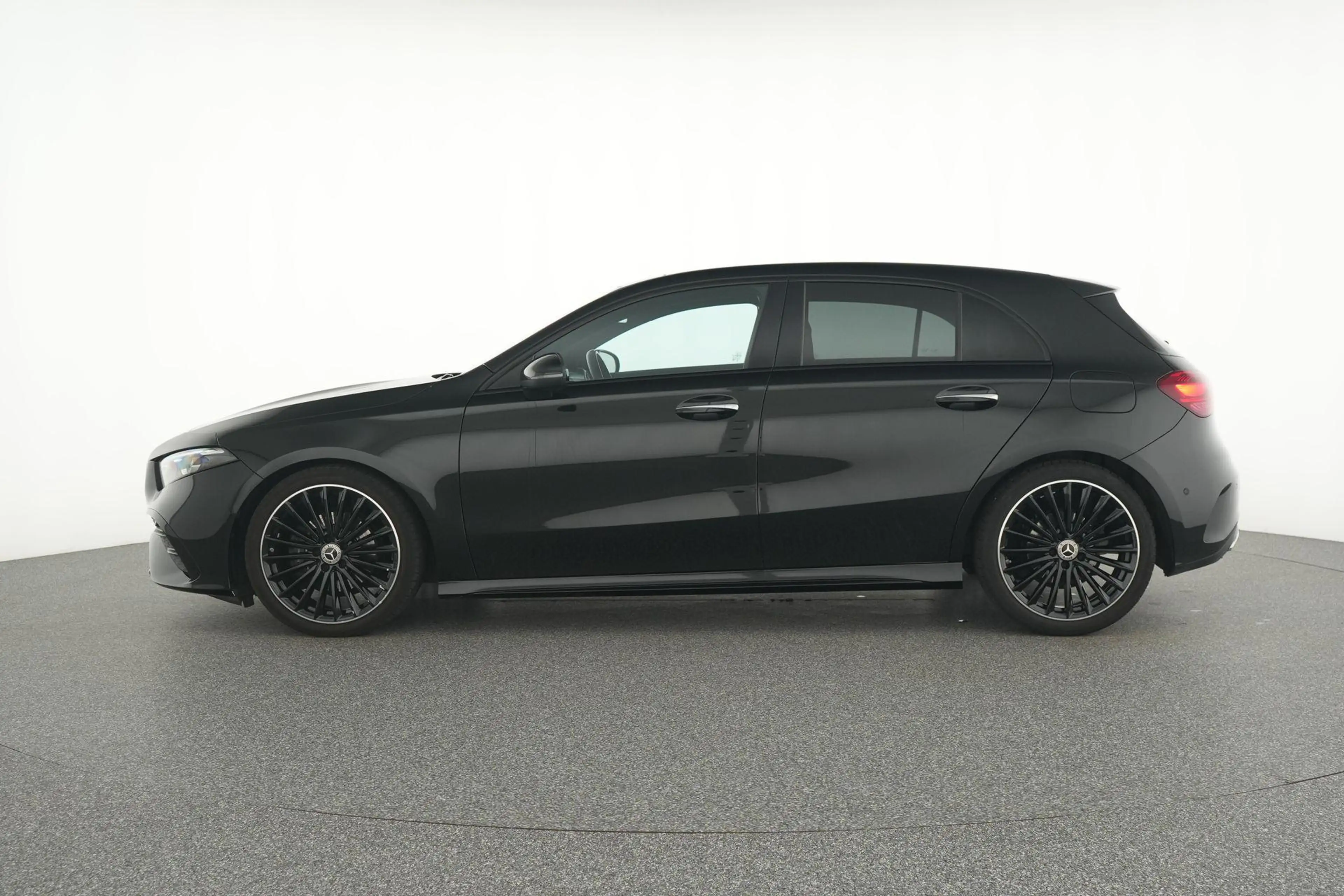 Mercedes-Benz A 180 AMG Line - Pack Night - Top Options — photo 8