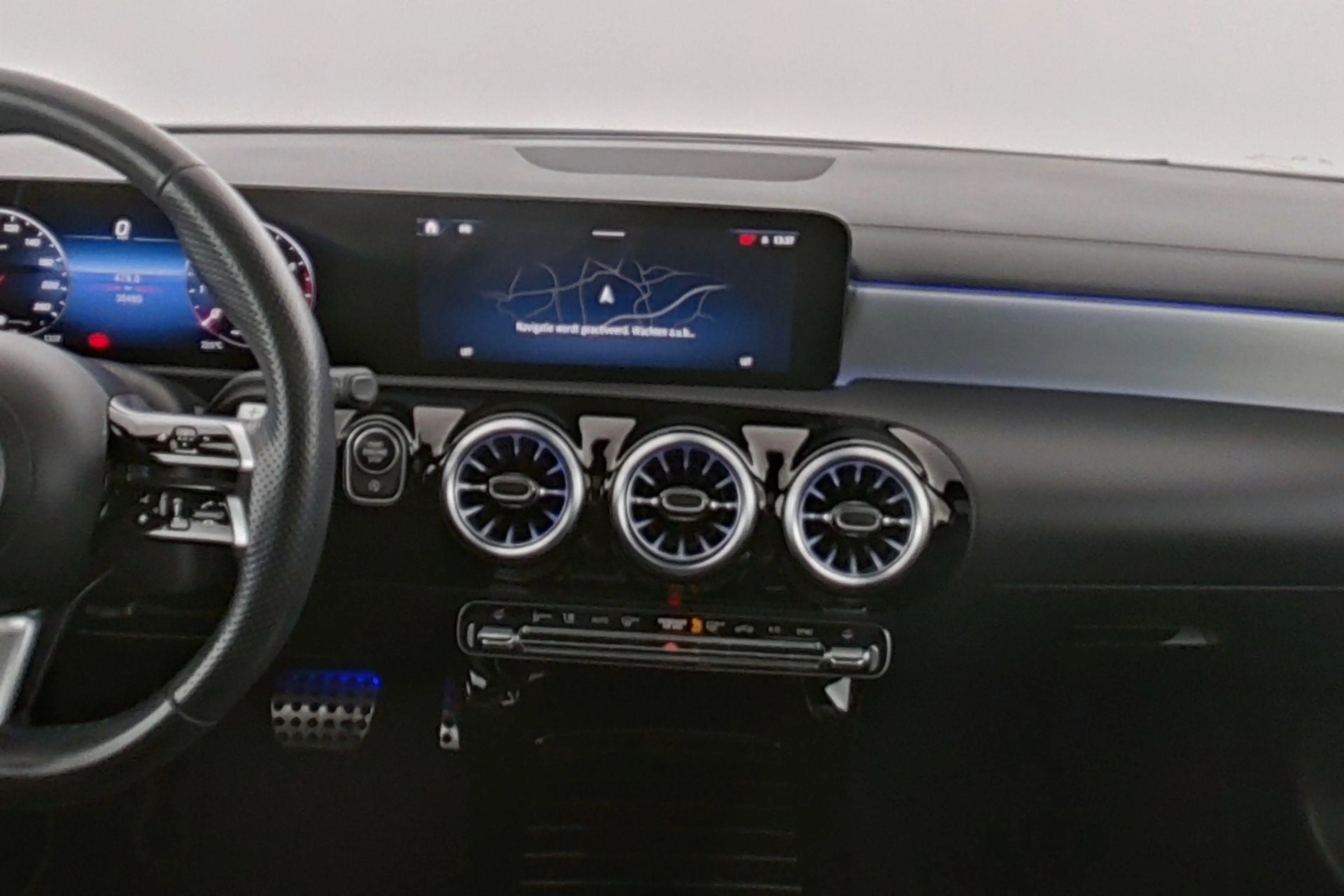 Mercedes-Benz A 180 AMG Line - Pack Night - Top Options — photo 15