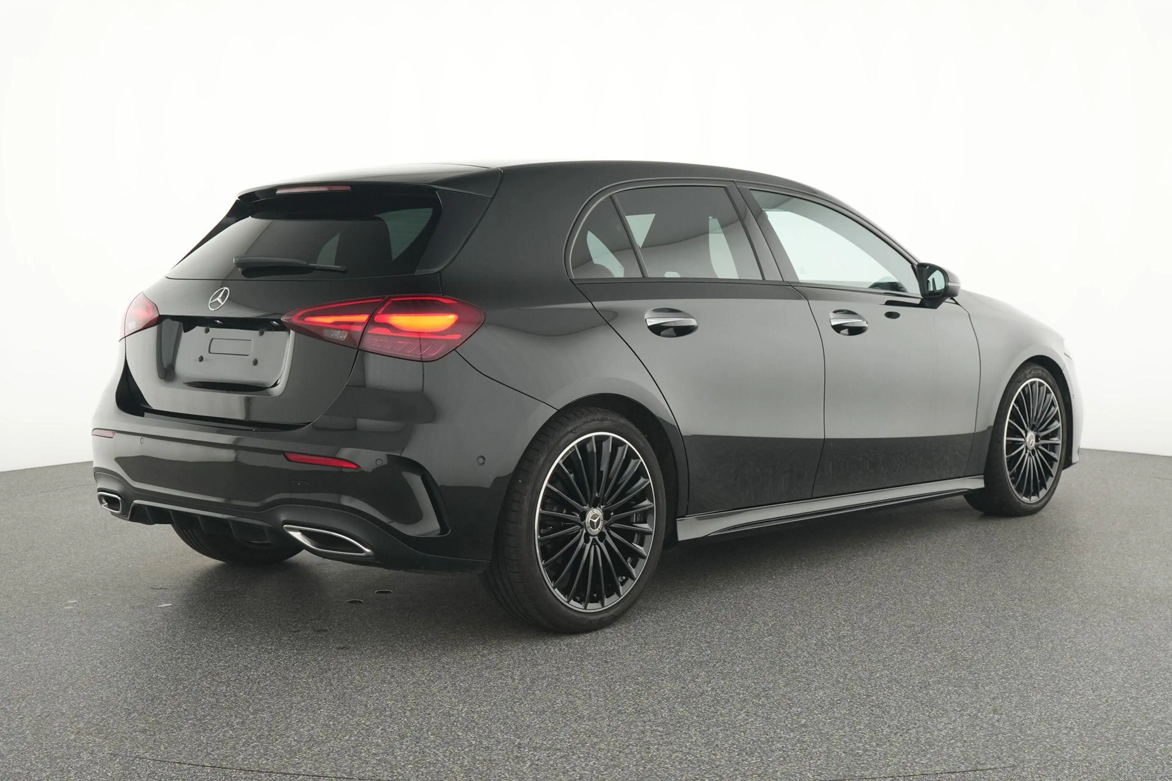 Mercedes-Benz A 180 AMG Line - Pack Night - Top Options — photo 4