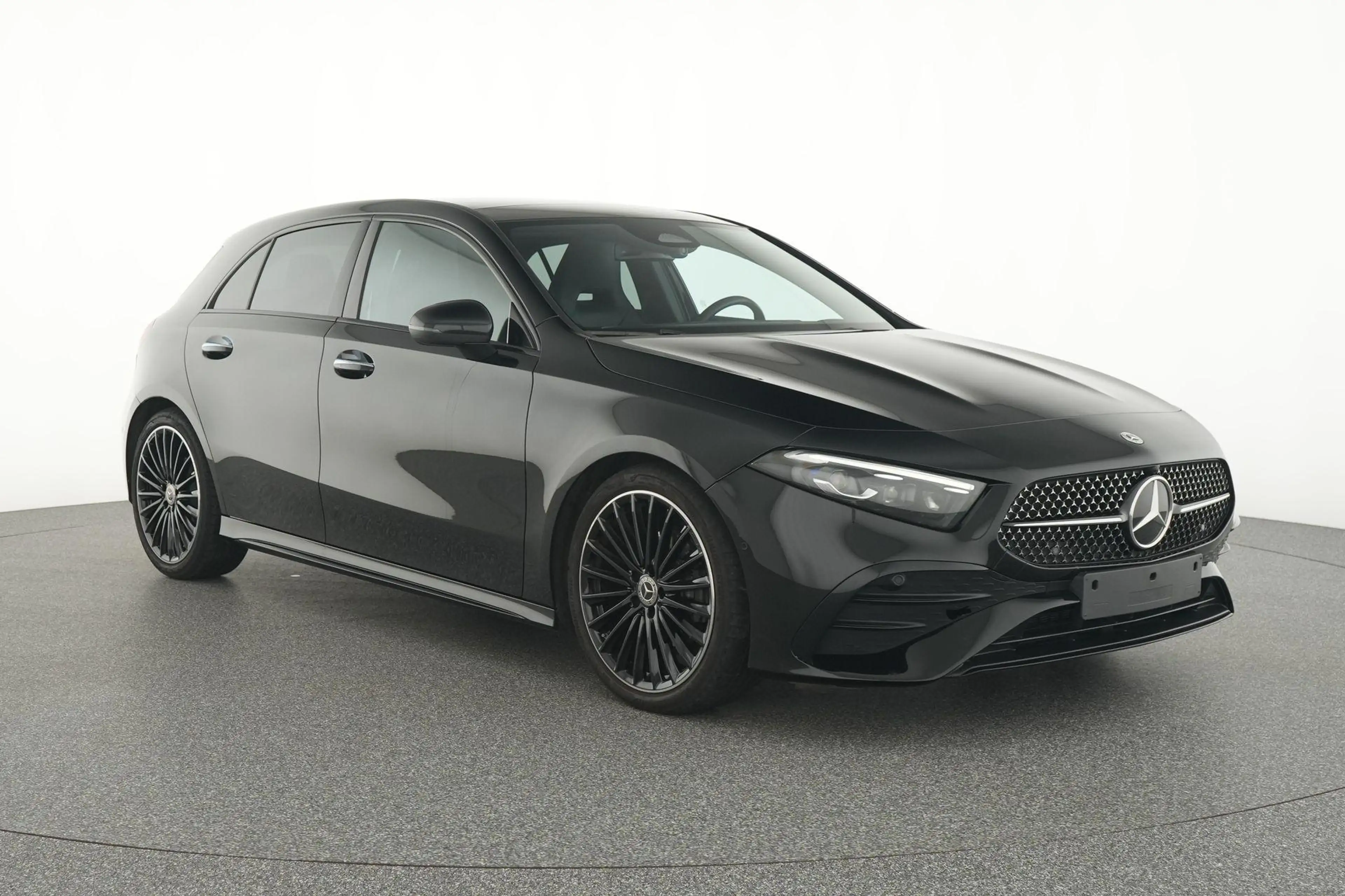 Mercedes-Benz A 180 AMG Line - Pack Night - Top Options — photo 2