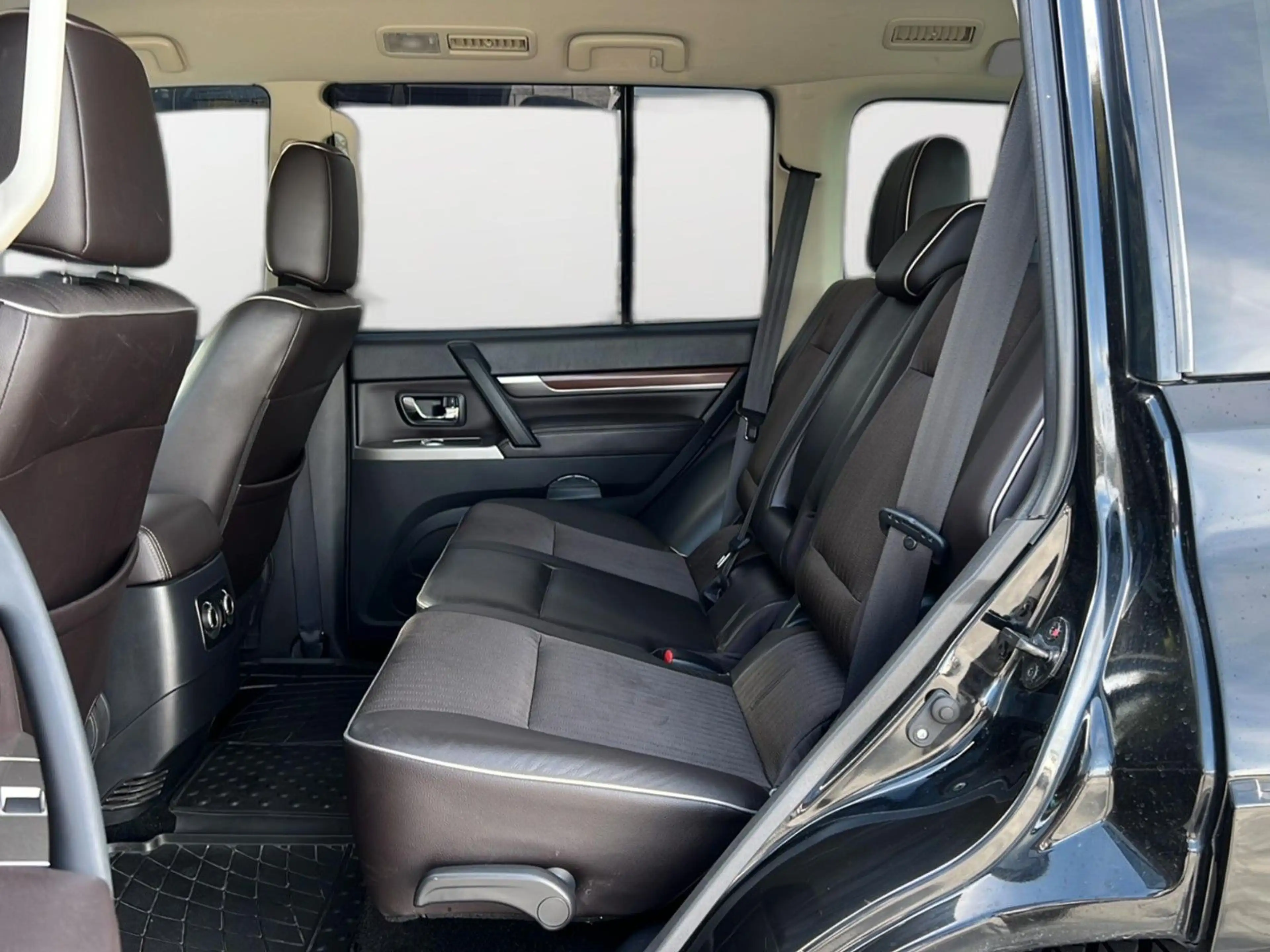 Mitsubishi Pajero 3.2 DI-D Intense*NUR 90TKM*AHK-3.5To*SHZ* — photo 11