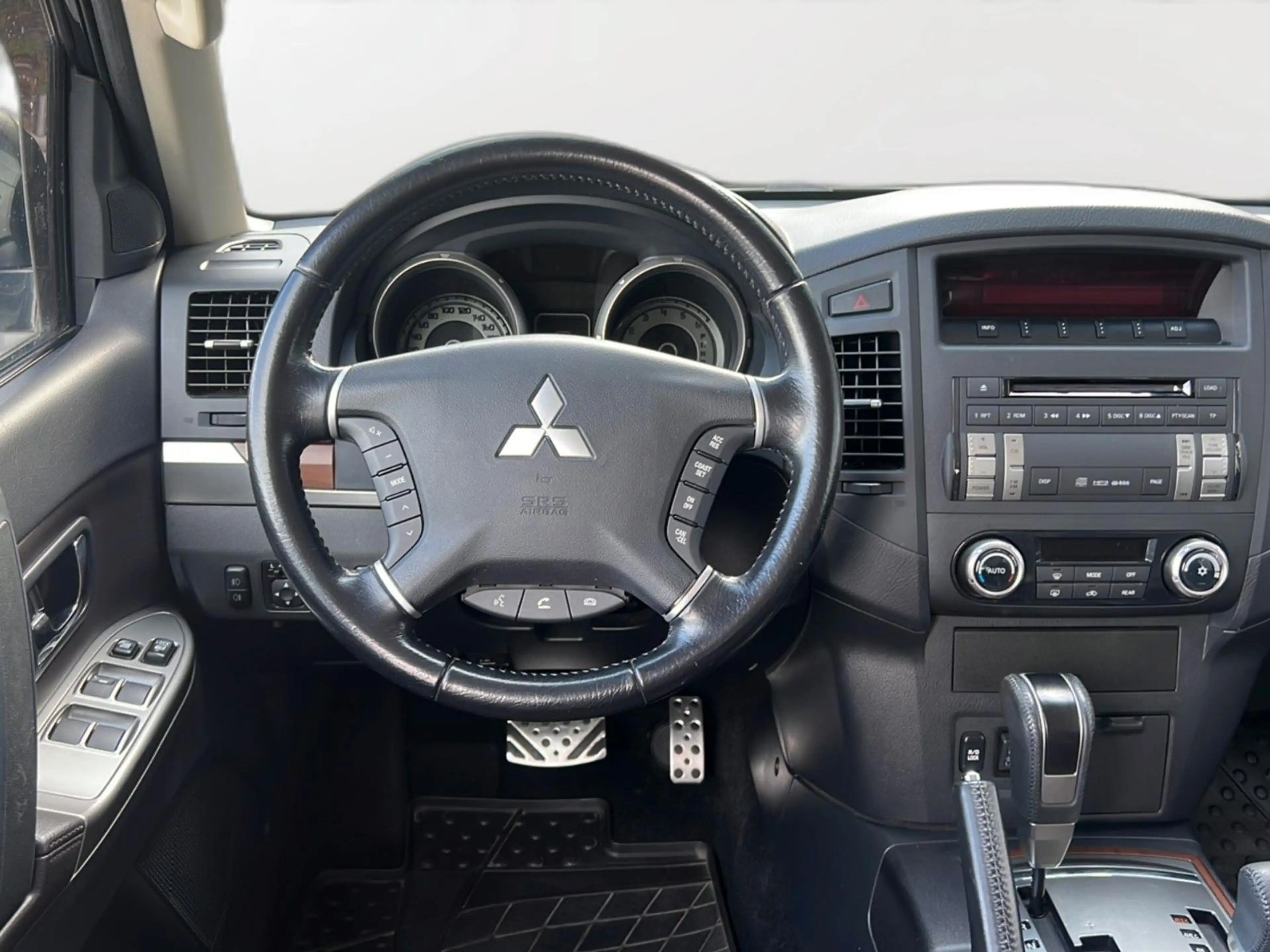Mitsubishi Pajero 3.2 DI-D Intense*NUR 90TKM*AHK-3.5To*SHZ* — photo 14
