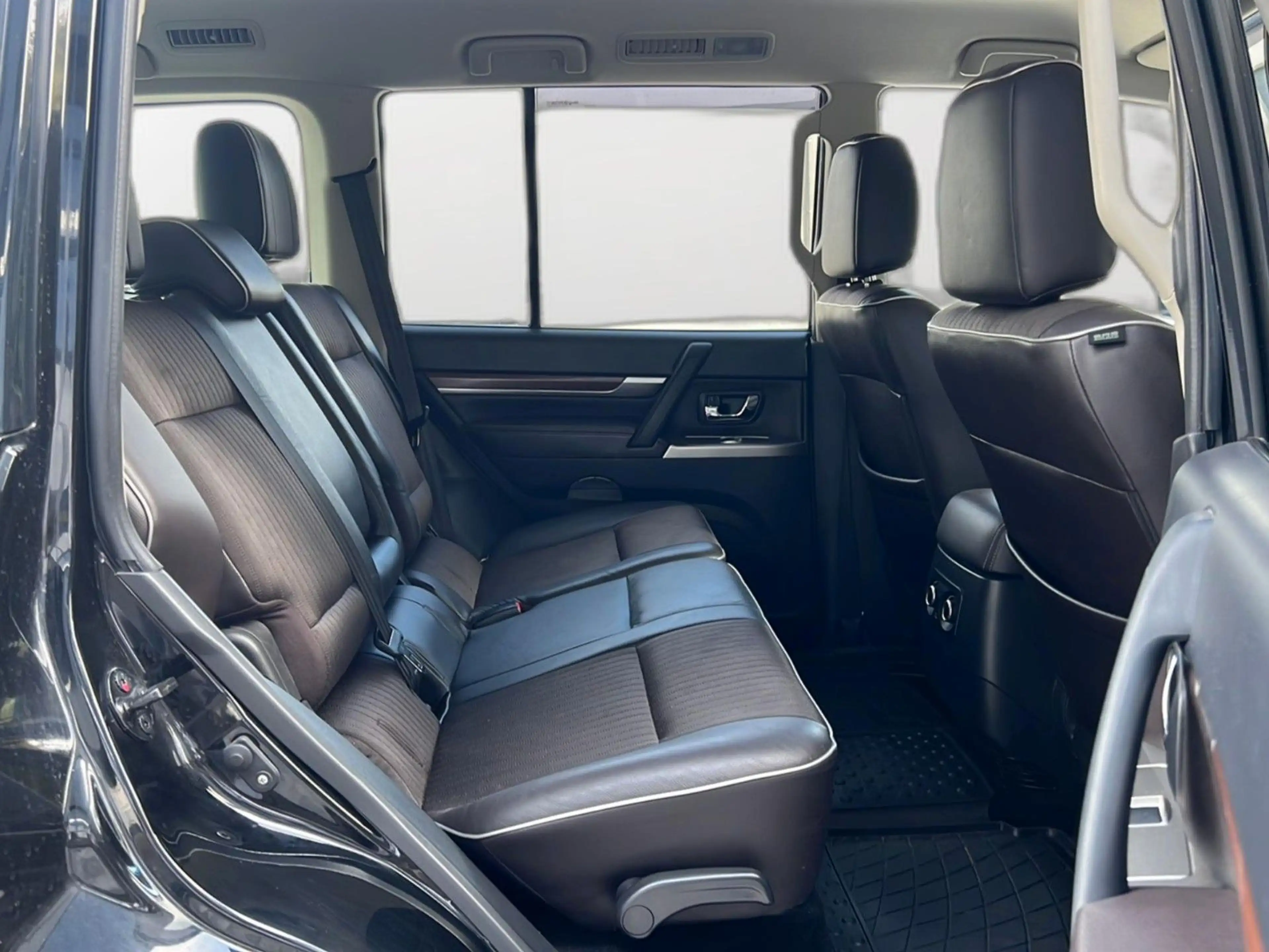 Mitsubishi Pajero 3.2 DI-D Intense*NUR 90TKM*AHK-3.5To*SHZ* — photo 13