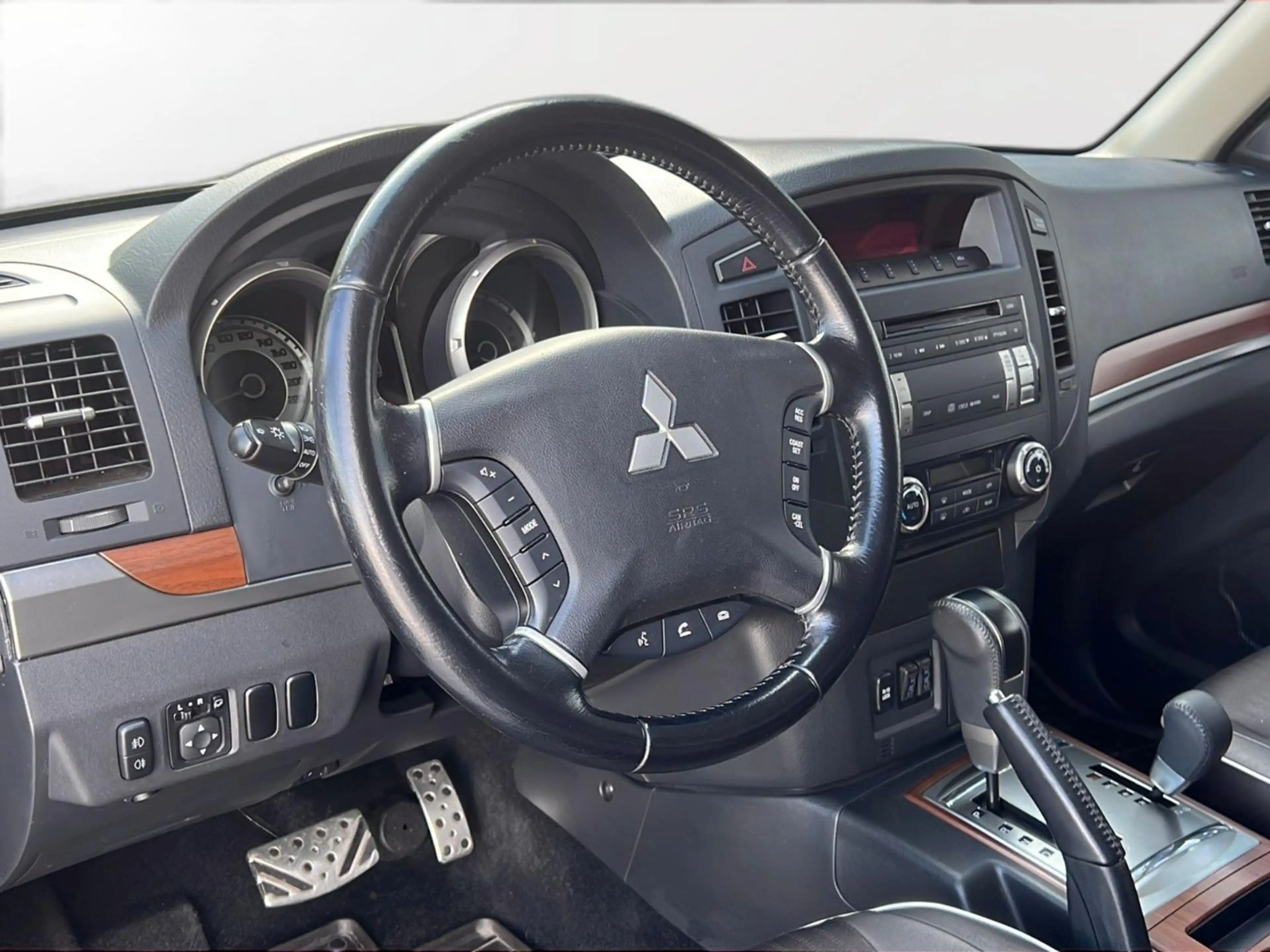 Mitsubishi Pajero 3.2 DI-D Intense*NUR 90TKM*AHK-3.5To*SHZ* — photo 9