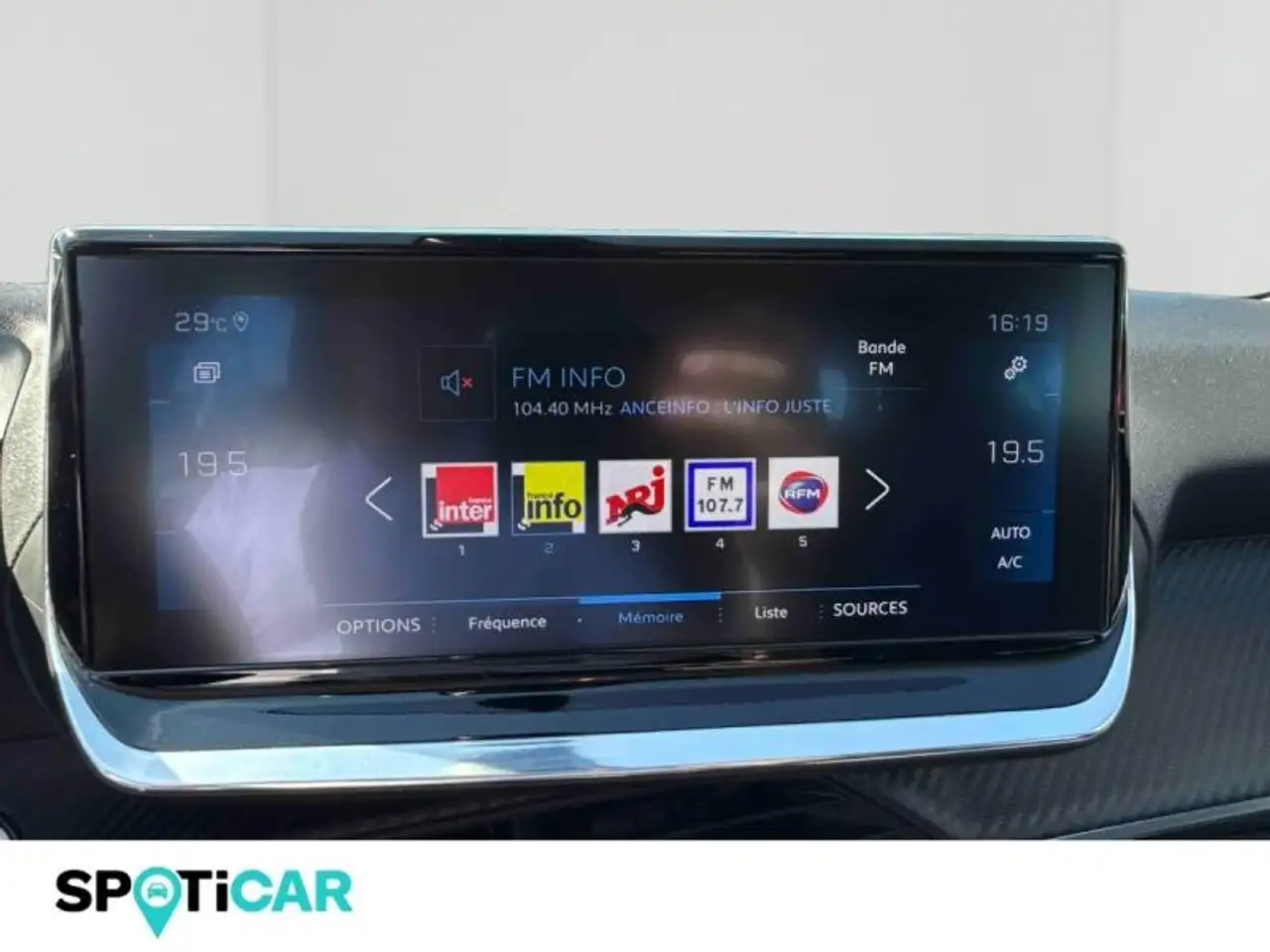 Peugeot 208 208 — photo 14