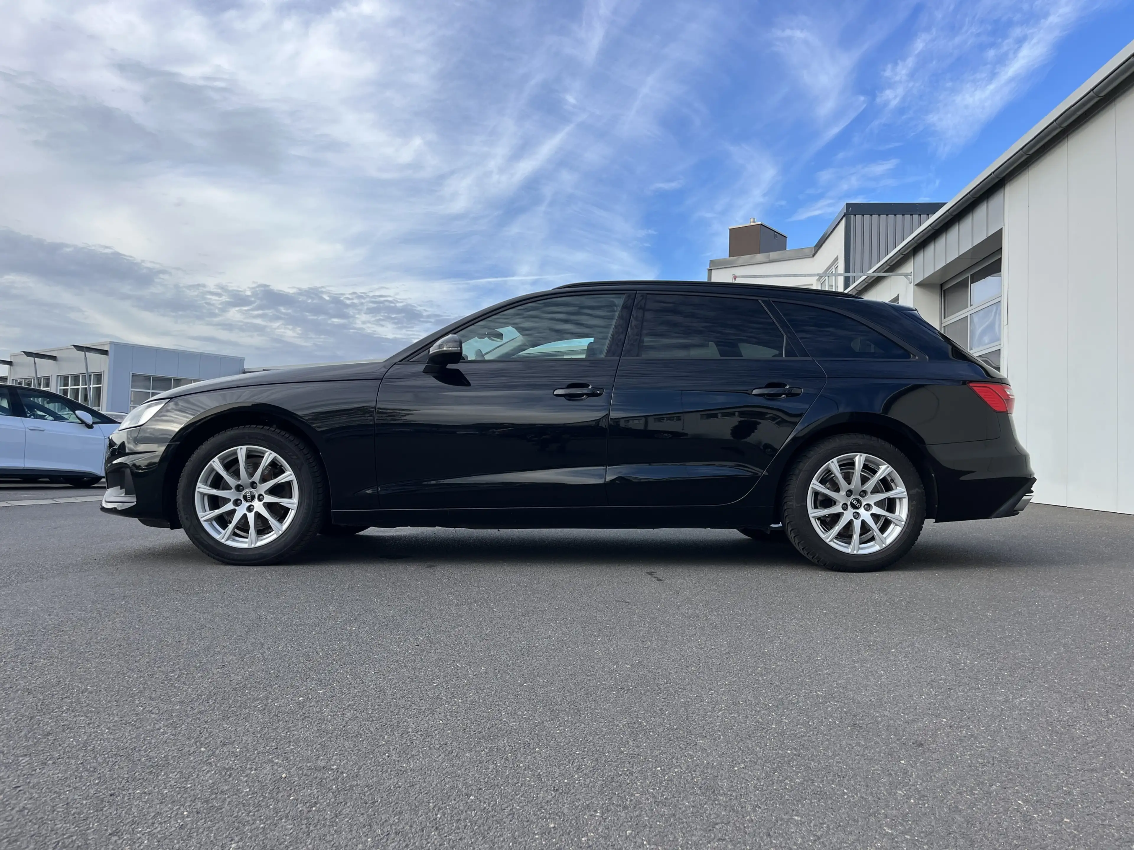 Audi A4 Avant 35 2.0 TFSI S tronic 125€ m.20% Anz. Navi — photo 2