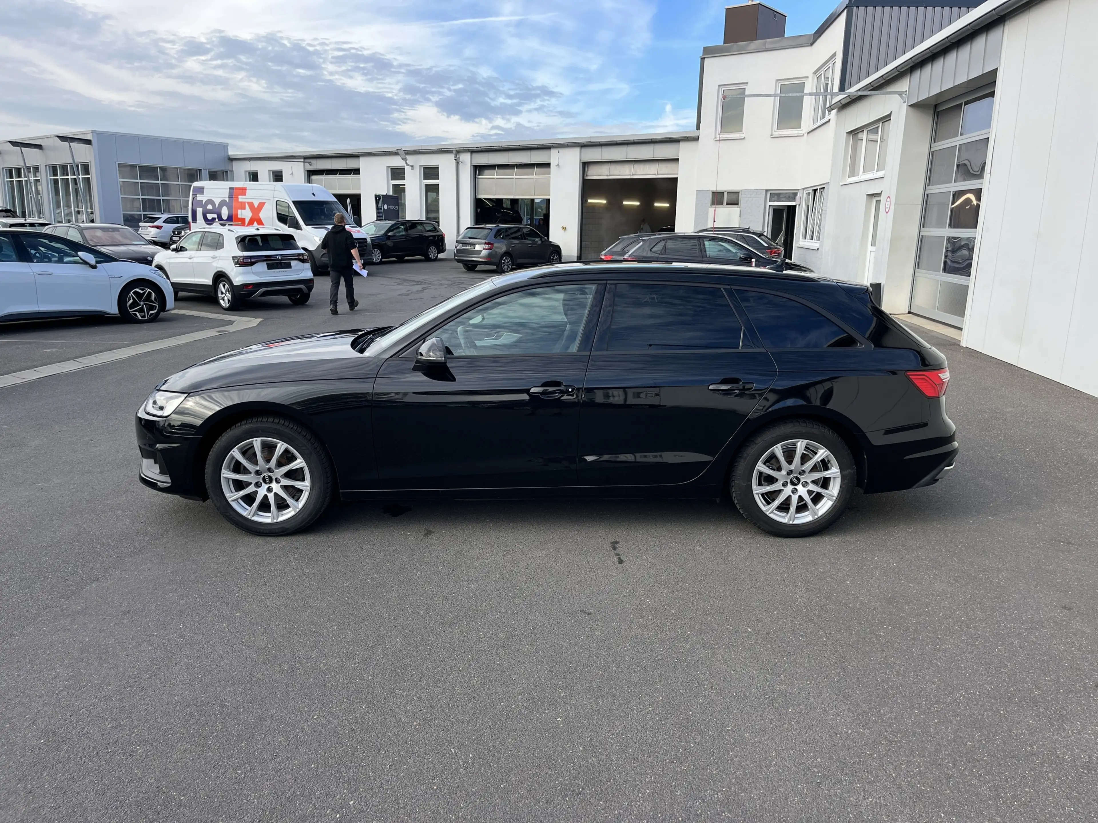 Audi A4 Avant 35 2.0 TFSI S tronic 125€ m.20% Anz. Navi — photo 3