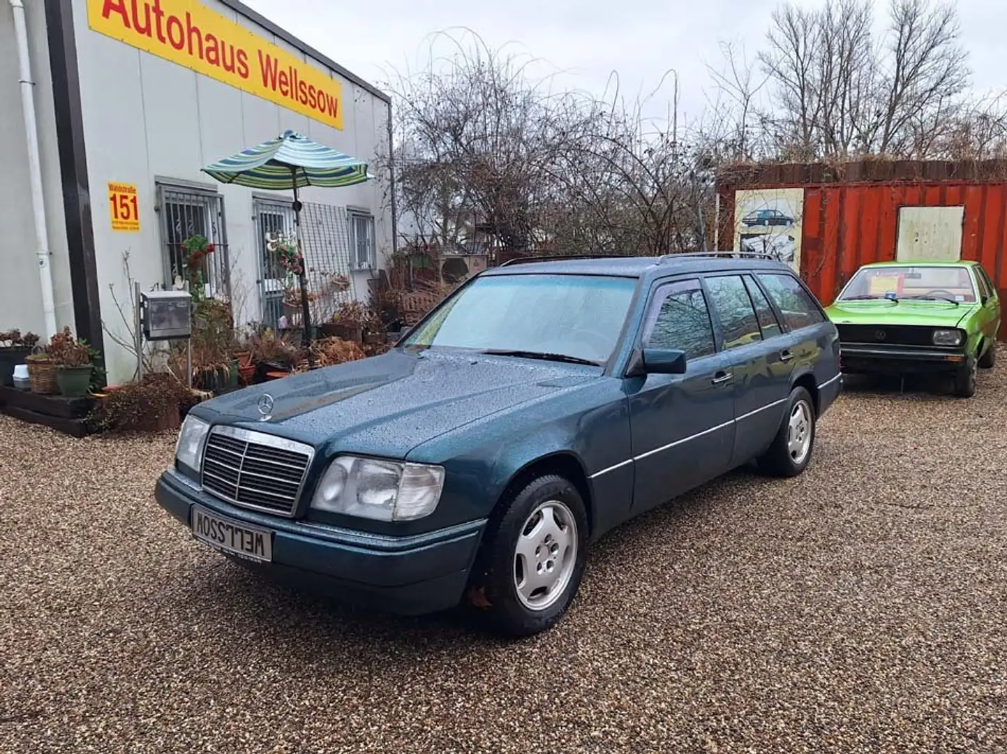 Mercedes-Benz E 220 E220 S124 Kombi Automatik TÜV NEU !! Grün - 2