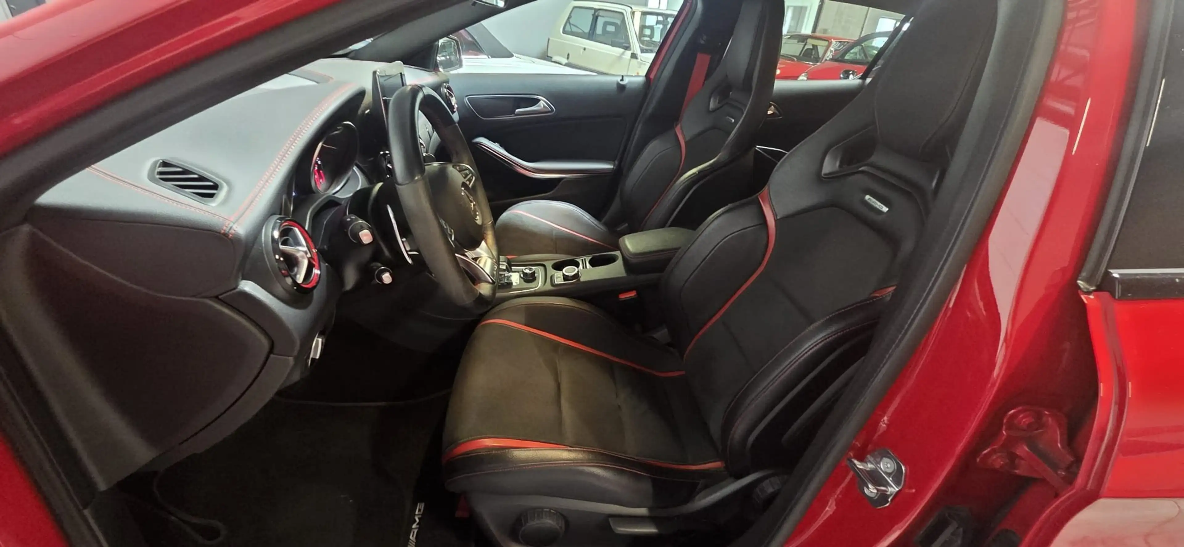 Mercedes-Benz GLA 45 AMG GLA 45 Mercedes-AMG Speedshift DCT AMG 4-Matic — photo 9