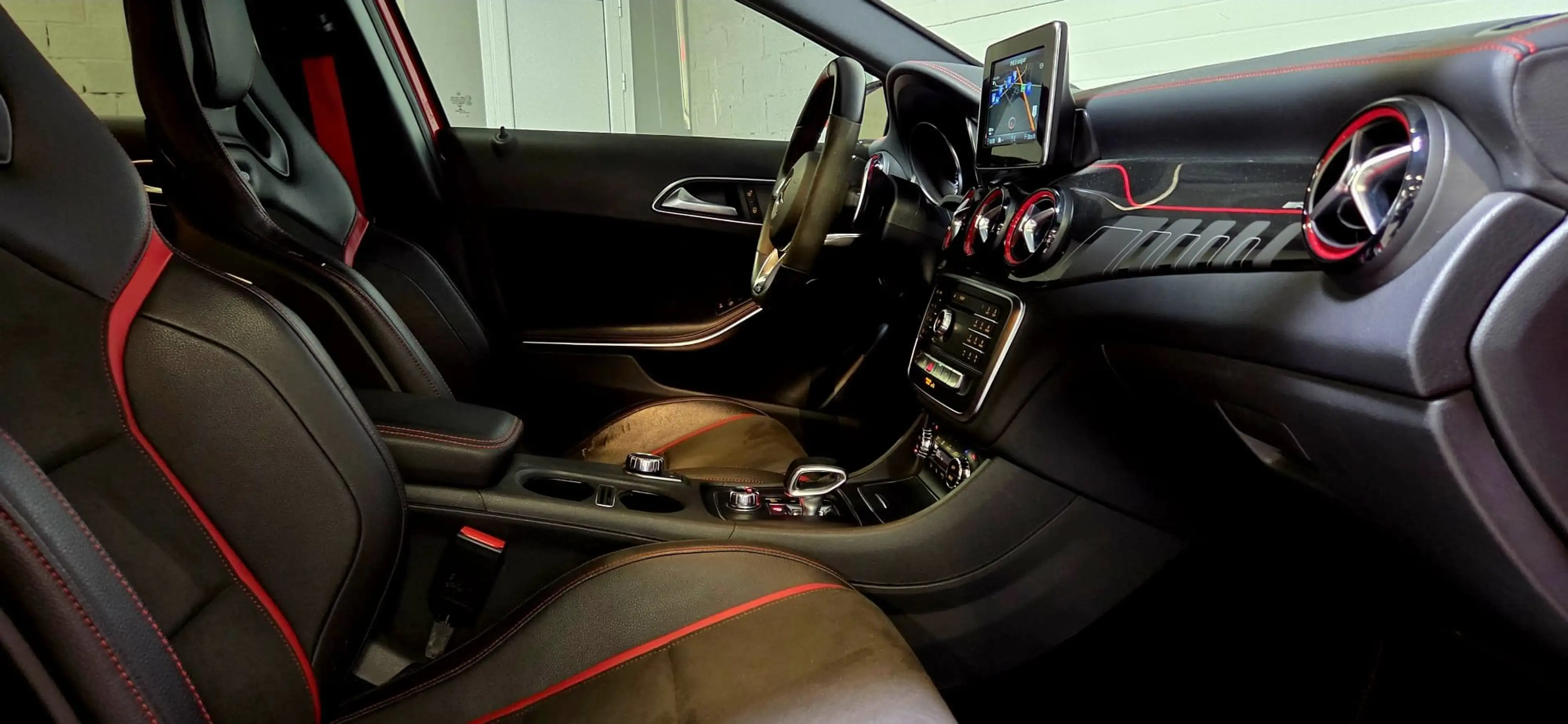 Mercedes-Benz GLA 45 AMG GLA 45 Mercedes-AMG Speedshift DCT AMG 4-Matic — photo 11