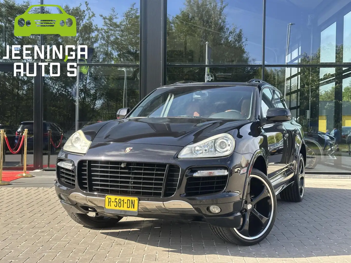 Porsche Cayenne 4.8 Turbo | Youngtimer Zwart - 1