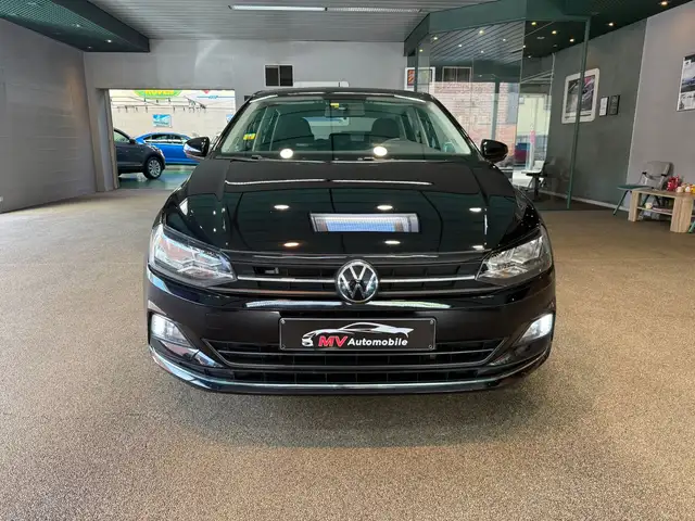 Volkswagen Polo view 2
