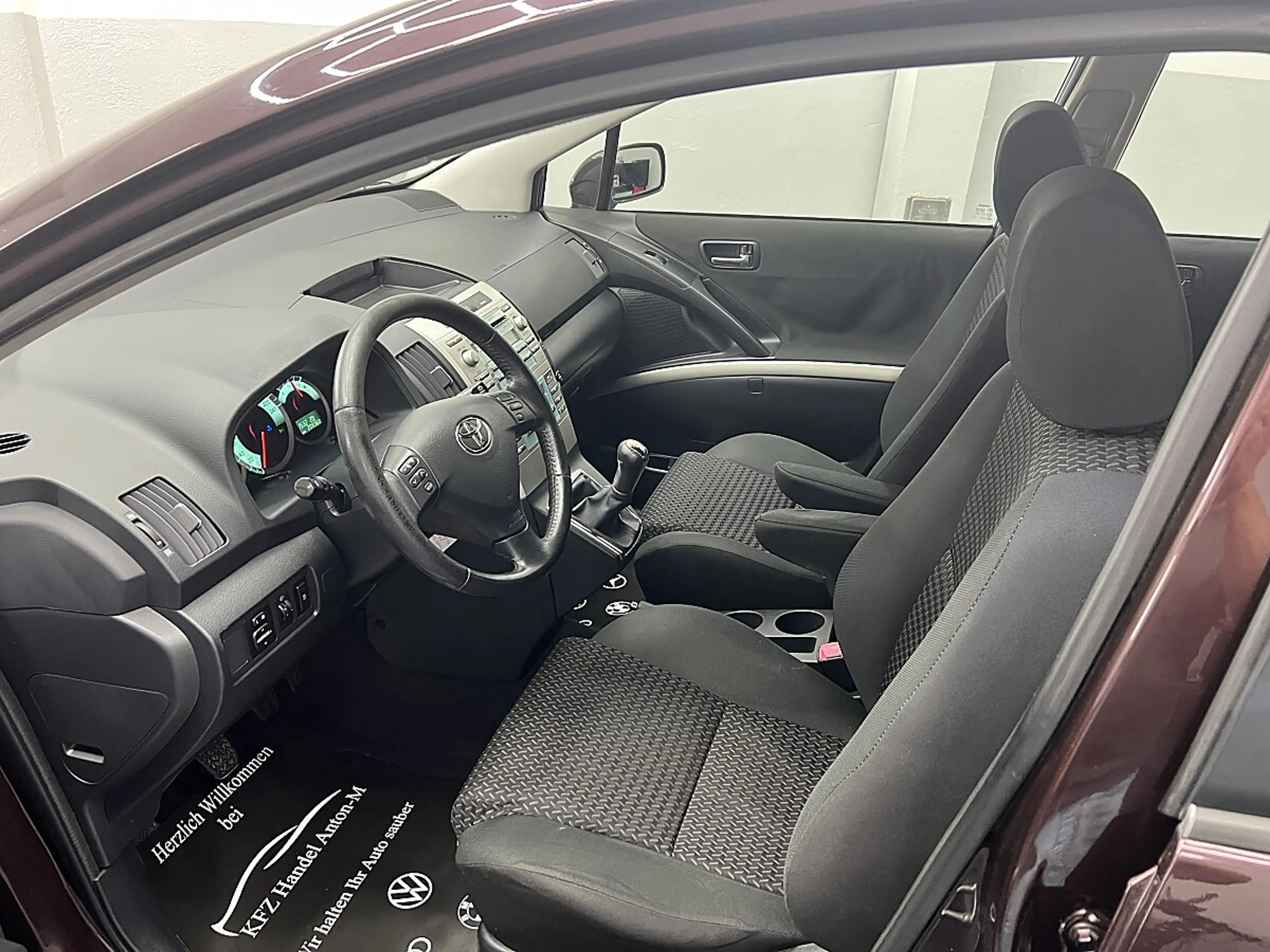 Toyota Corolla Verso 2,2 D-4D 135 Linea Sol — photo 9