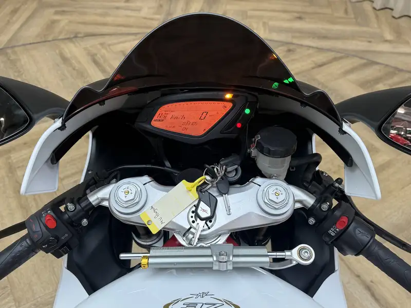 MV Agusta F3 - foto 6