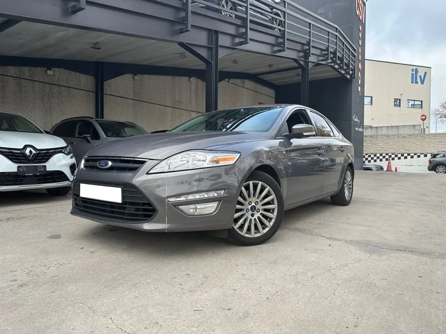 Ford Mondeo 2.0TDCi Limited Edition 140 Gris - 2