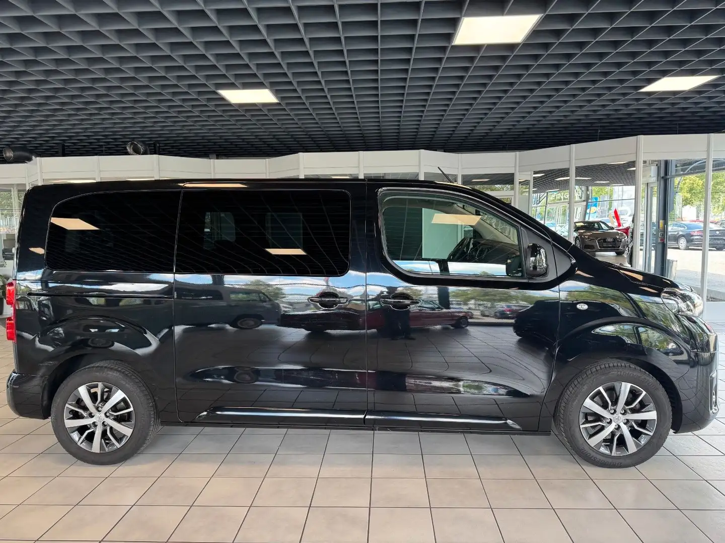 Toyota Proace Verso L1 Family Comfort ·8 Sitz· HUD· AHK Schwarz - 2