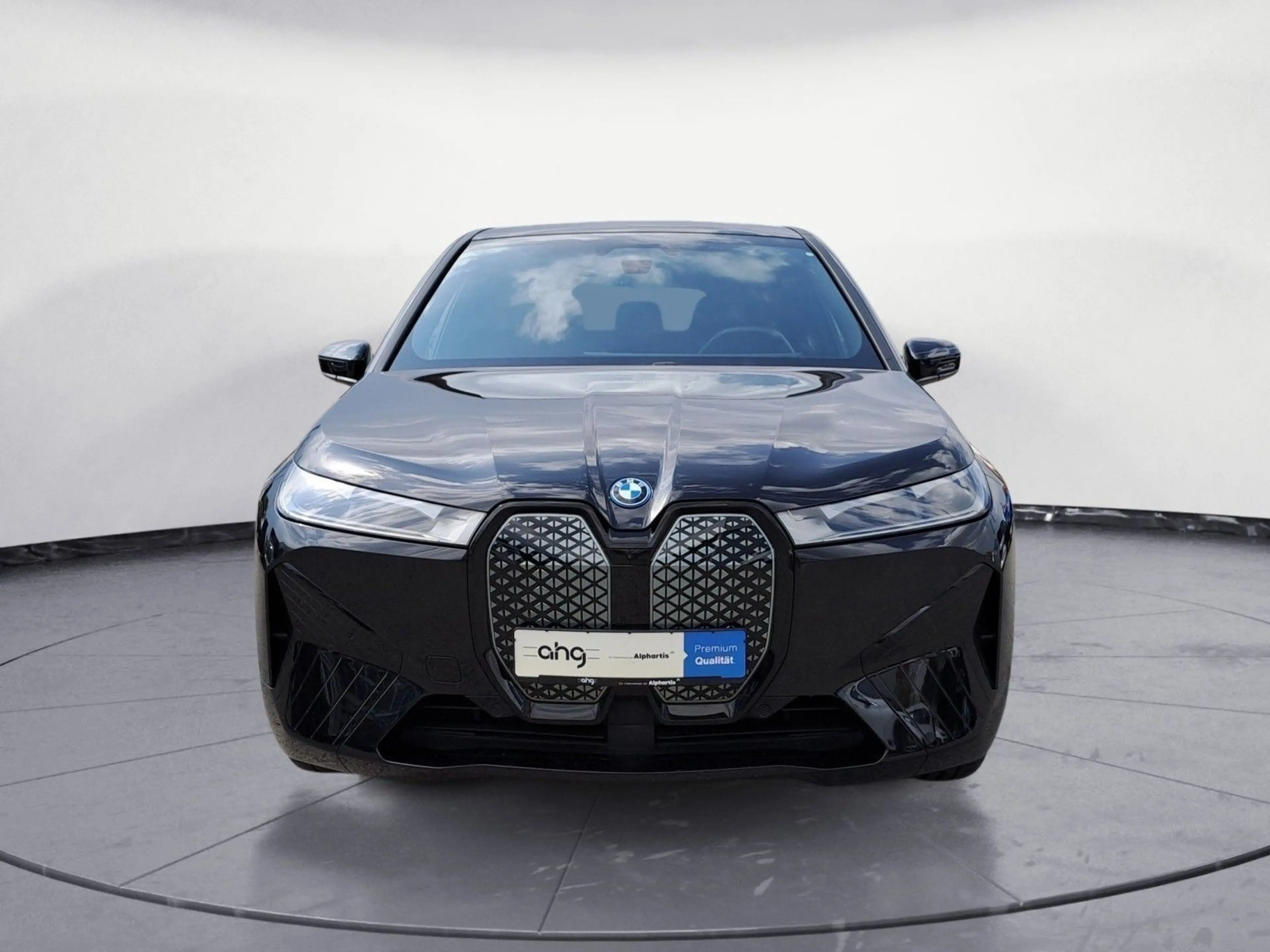 BMW iX xDrive40 Sportpaket Klimaaut. Komfortzugang — photo 9