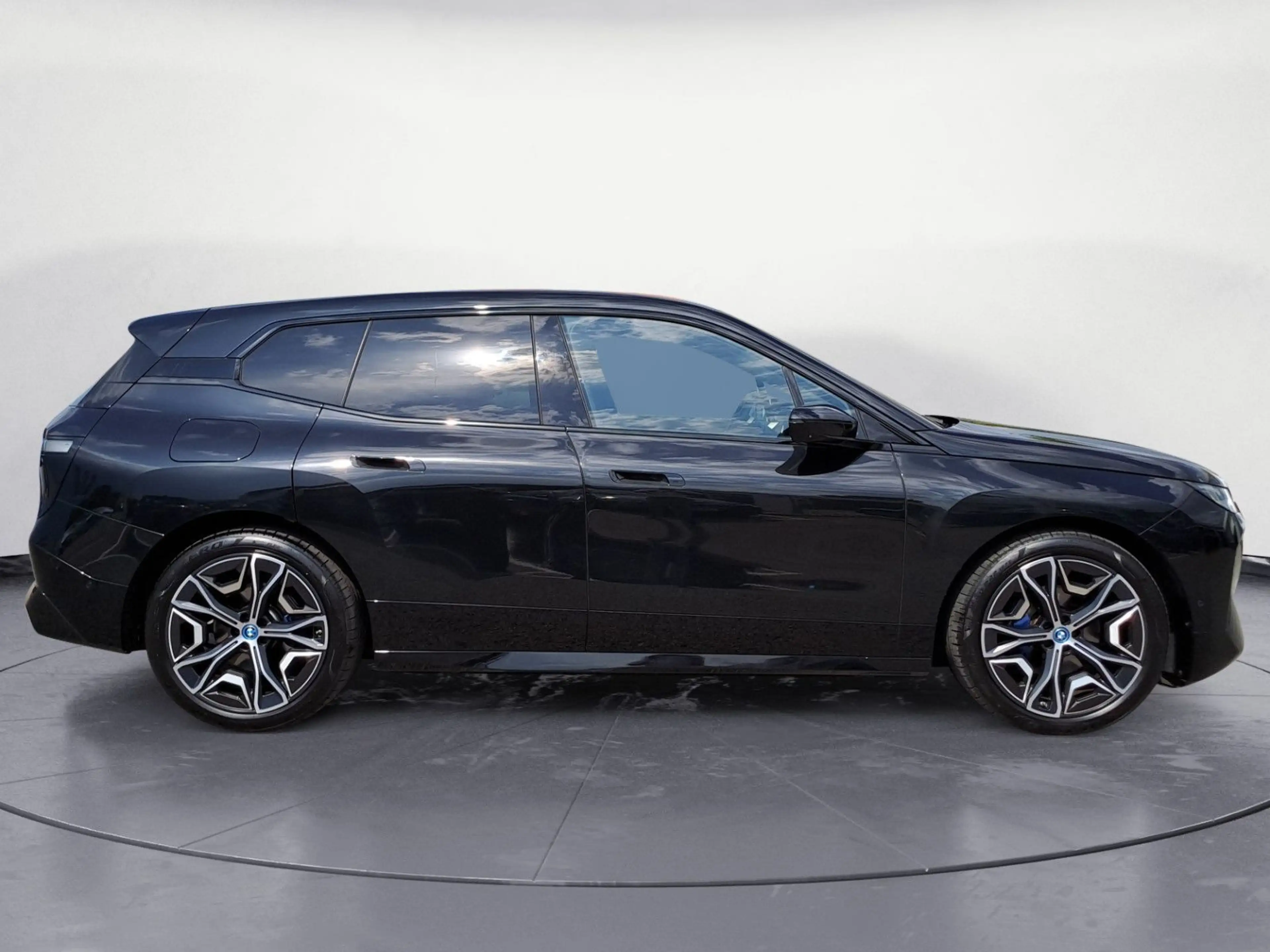 BMW iX xDrive40 Sportpaket Klimaaut. Komfortzugang — photo 7