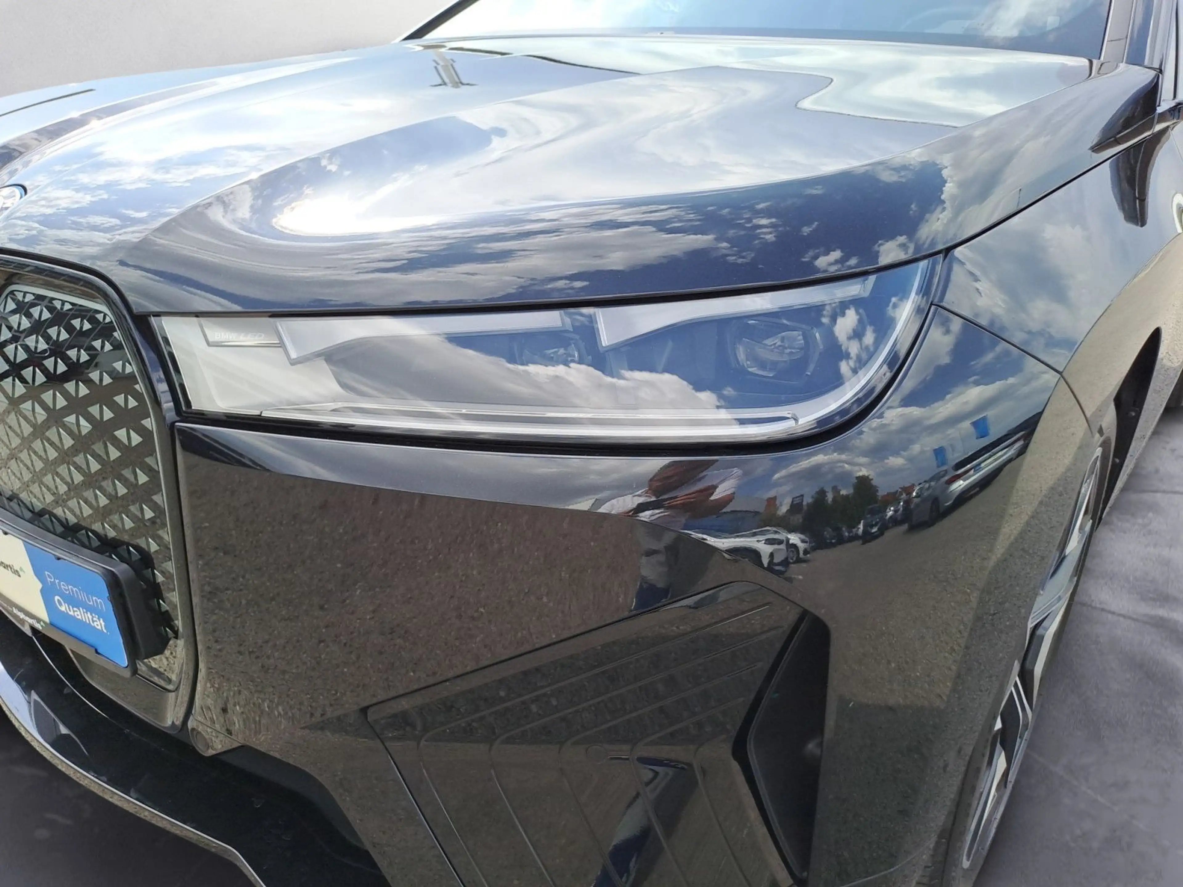 BMW iX xDrive40 Sportpaket Klimaaut. Komfortzugang — photo 10
